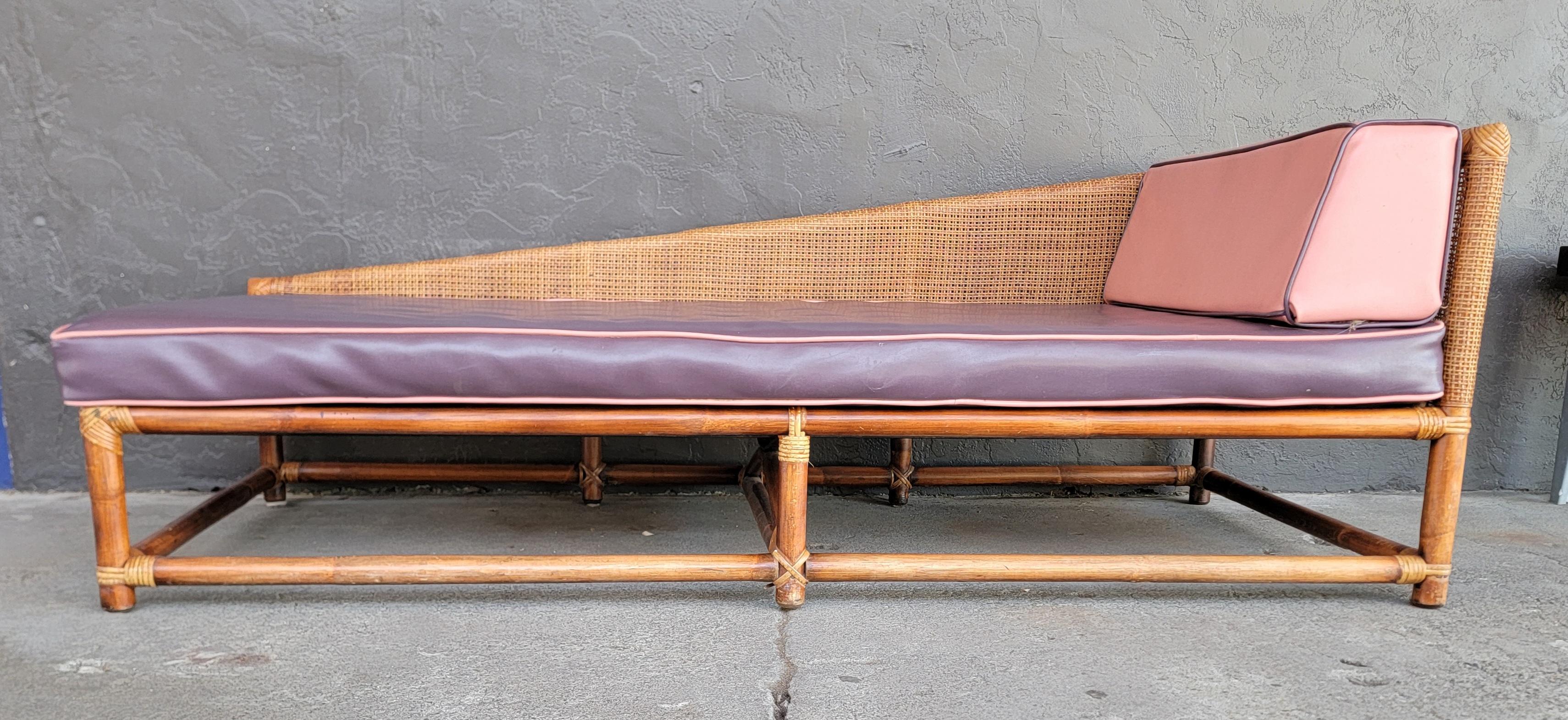 Tommi Parzinger for Willow and Reed Bamboo and Cane Chaise Daybed Moderno orgánico en venta