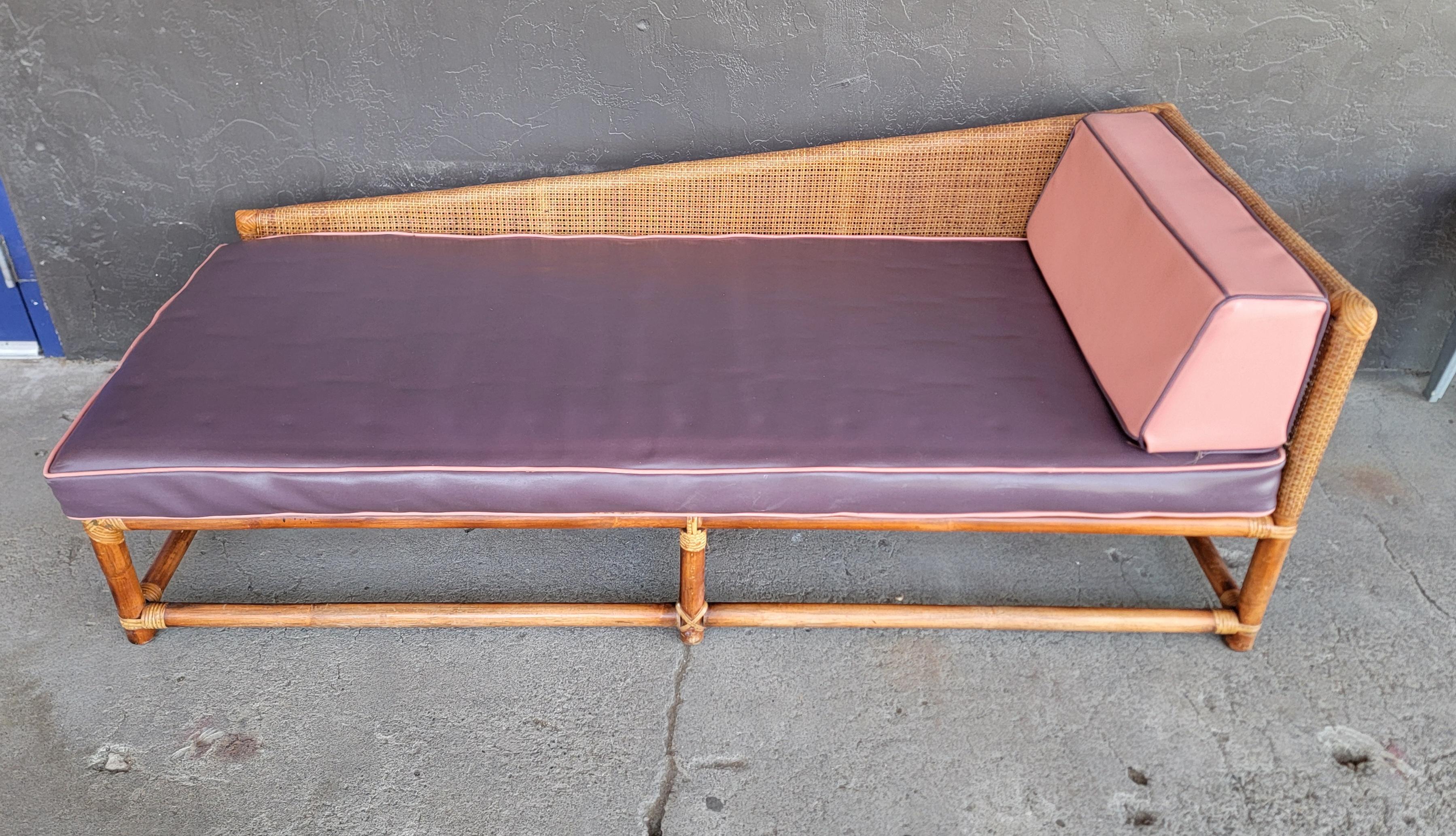 Tommi Parzinger for Willow and Reed Bamboo and Cane Chaise Daybed Estadounidense en venta