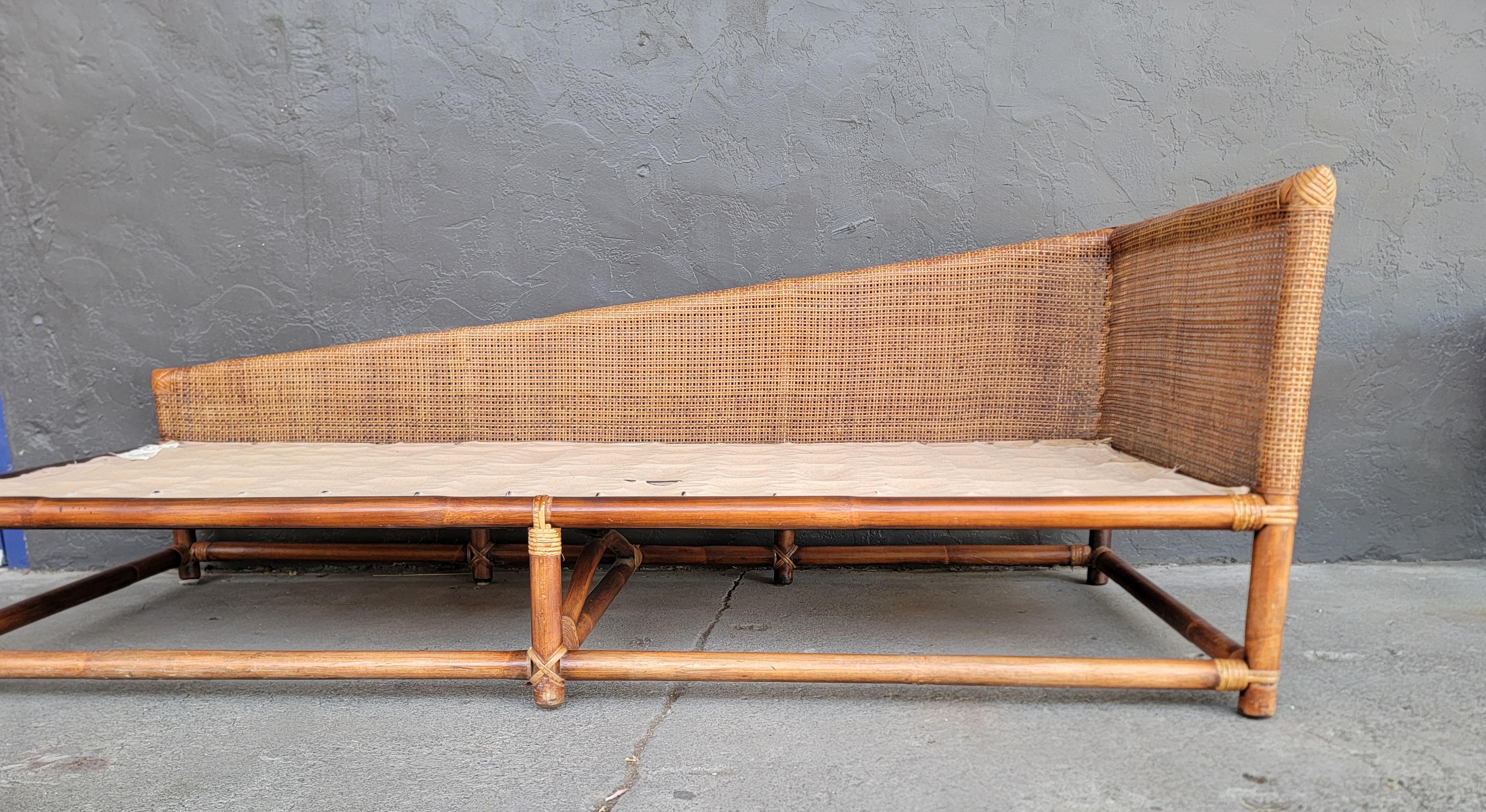 Tommi Parzinger for Willow and Reed Bamboo and Cane Chaise Daybed Bambú en venta