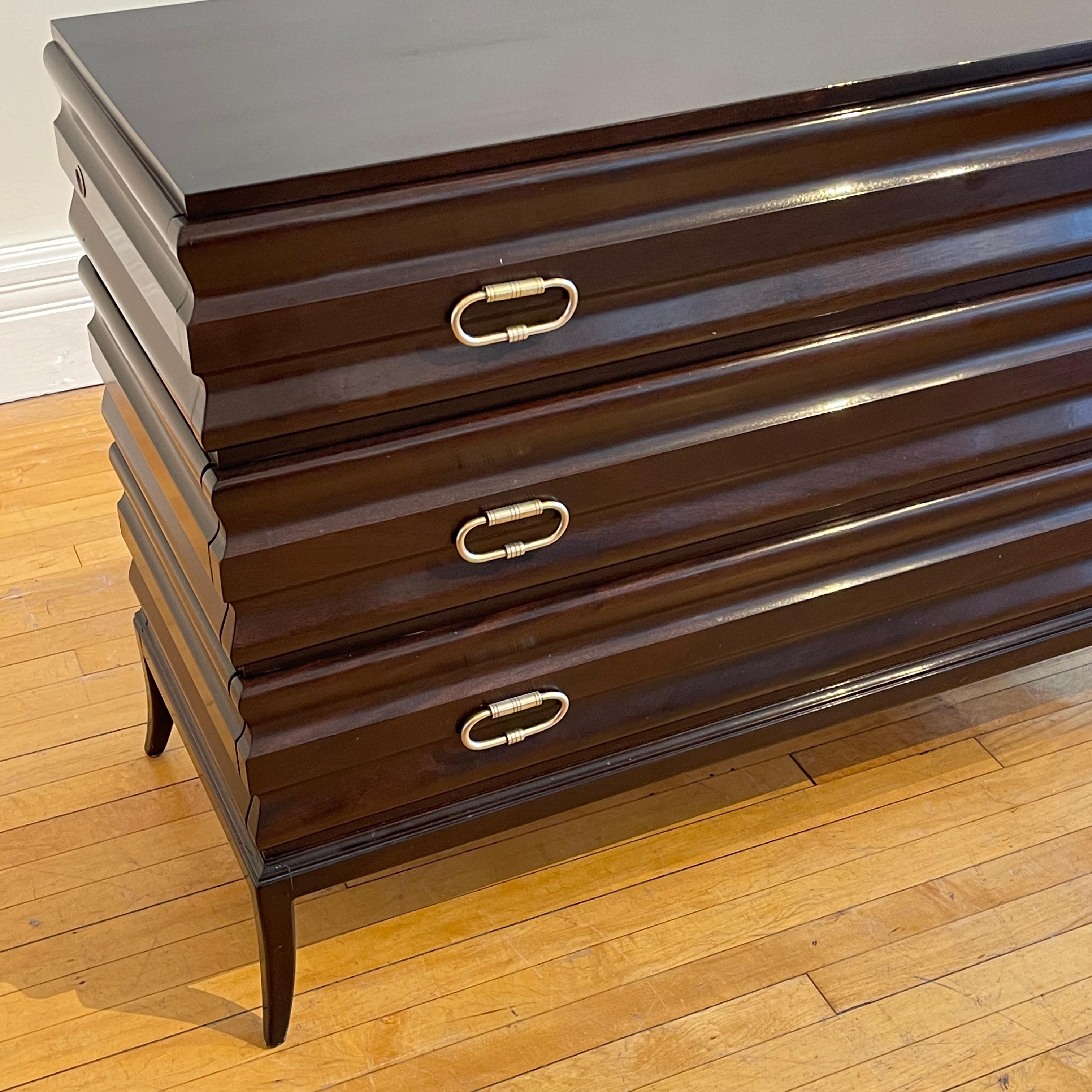 Tommi Parzinger John Cameron Elegant Fluted 3 Drawer Dresser Etched Brass Pulls In Good Condition In Hudson, NY