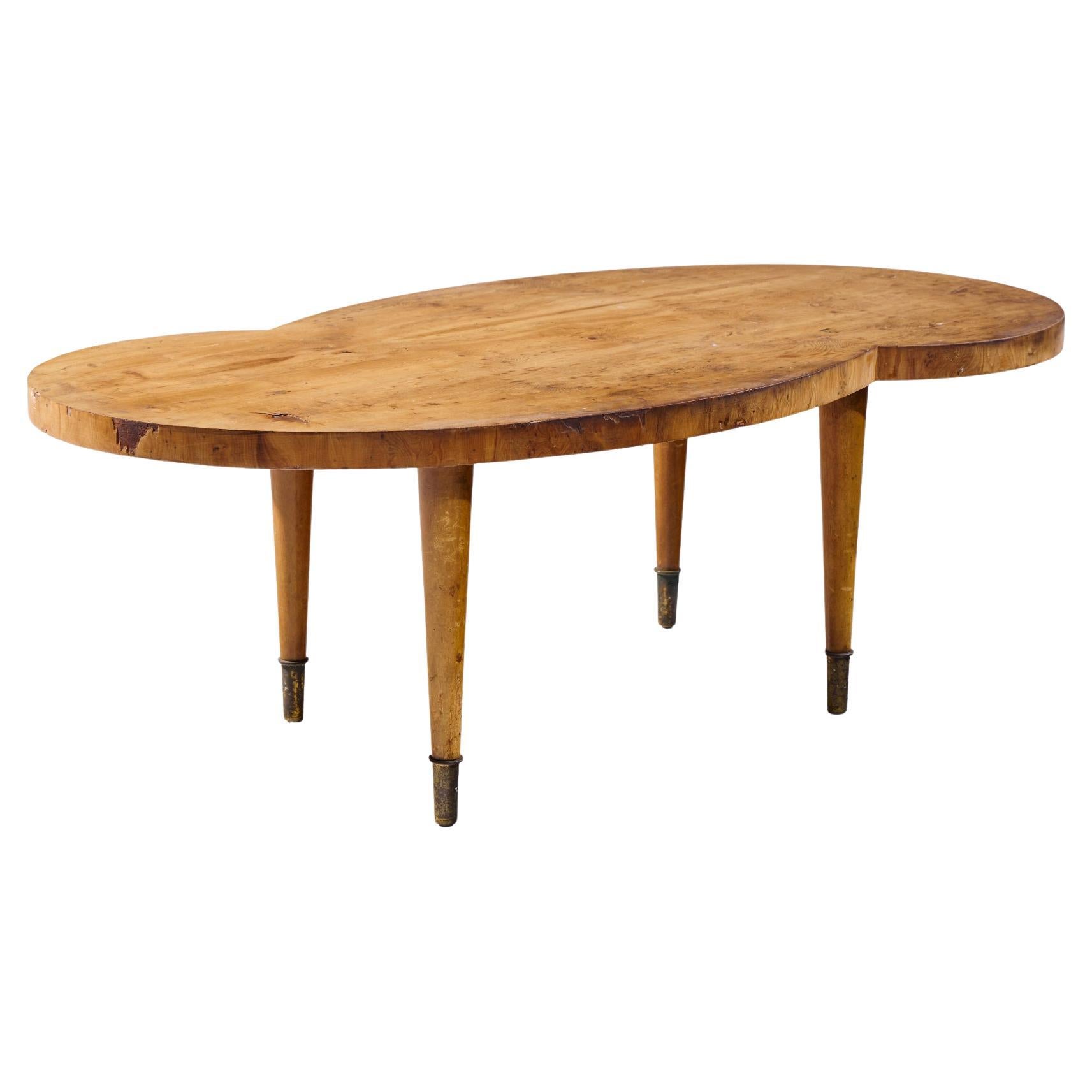 Tommi Parzinger Mid Century Free Form Mahogany and Brass Curved Coffee Table im Angebot