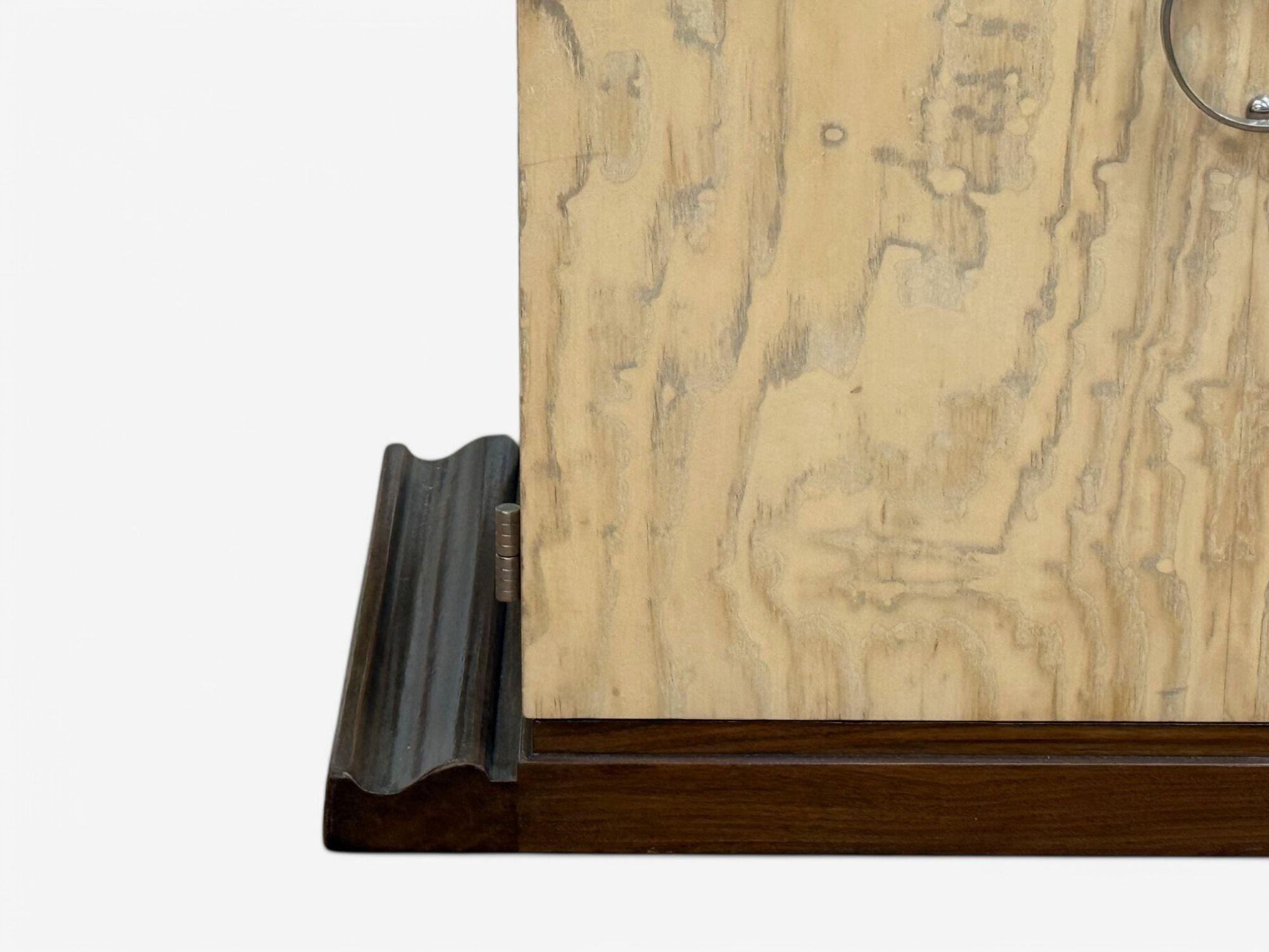 Tommi Parzinger, Mid-Century Modern, Walnut, Burl, Rare Sideboard, USA, 1960s en vente 4