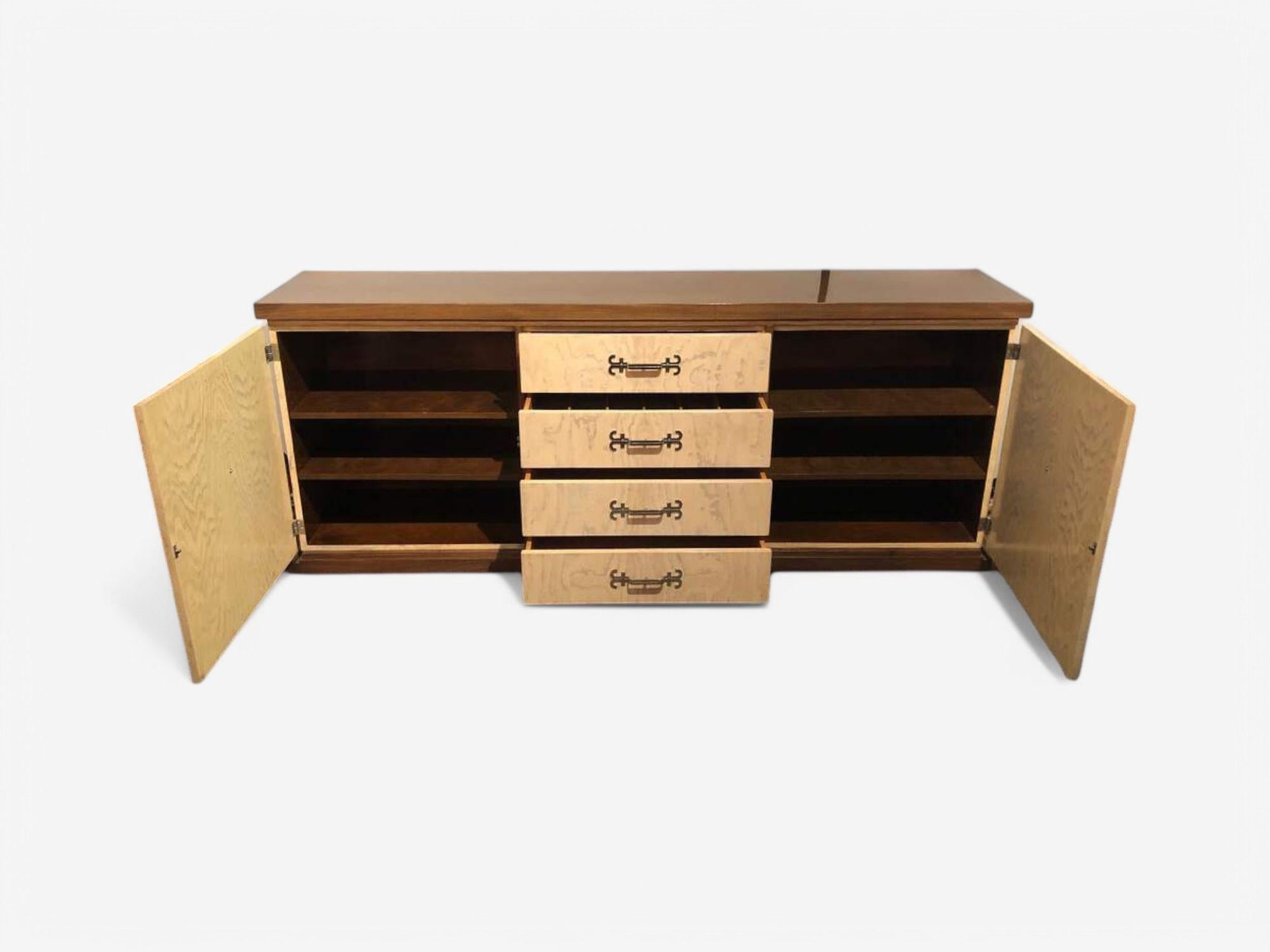 Tommi Parzinger, Mid-Century Modern, Walnut, Burl, Rare Sideboard, USA, 1960s en vente 5