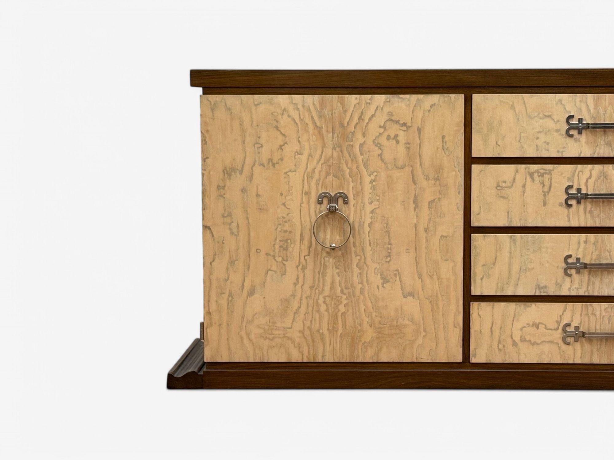 Milieu du XXe siècle Tommi Parzinger, Mid-Century Modern, Walnut, Burl, Rare Sideboard, USA, 1960s en vente
