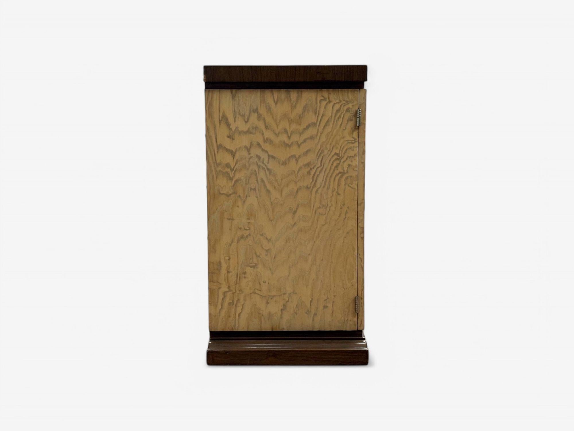 Tommi Parzinger, Mid-Century Modern, Walnut, Burl, Rare Sideboard, USA, 1960s en vente 3