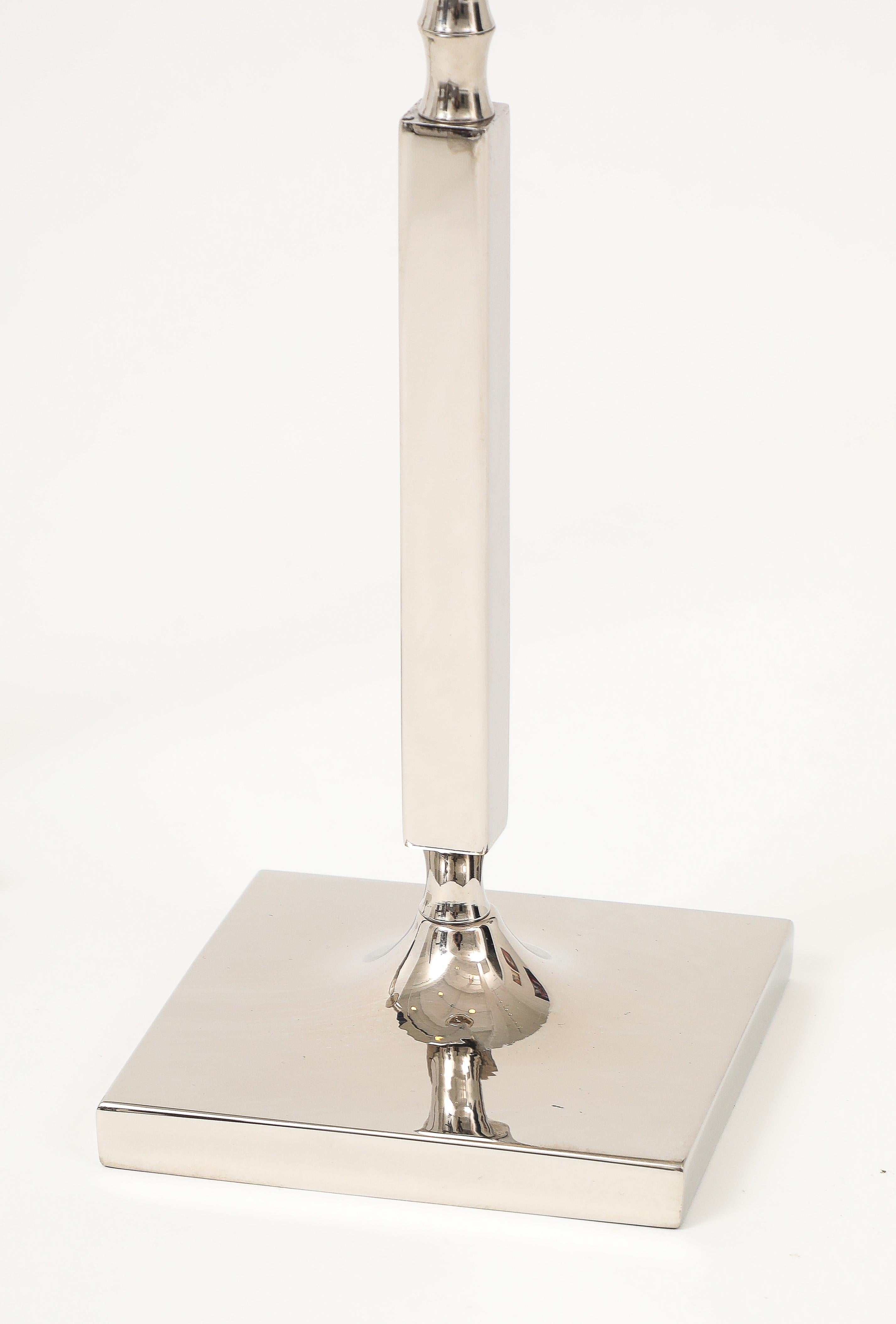 Candelieri a colonna in nichel Tommi Parzinger in vendita 2