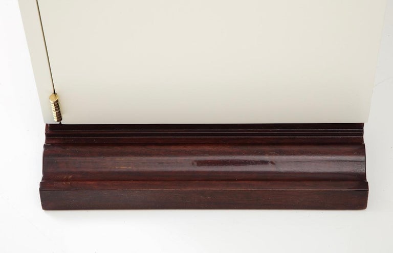Tommi Parzinger Originals 1960 American Mid-Century Sideboard  Cabinet For Sale 5