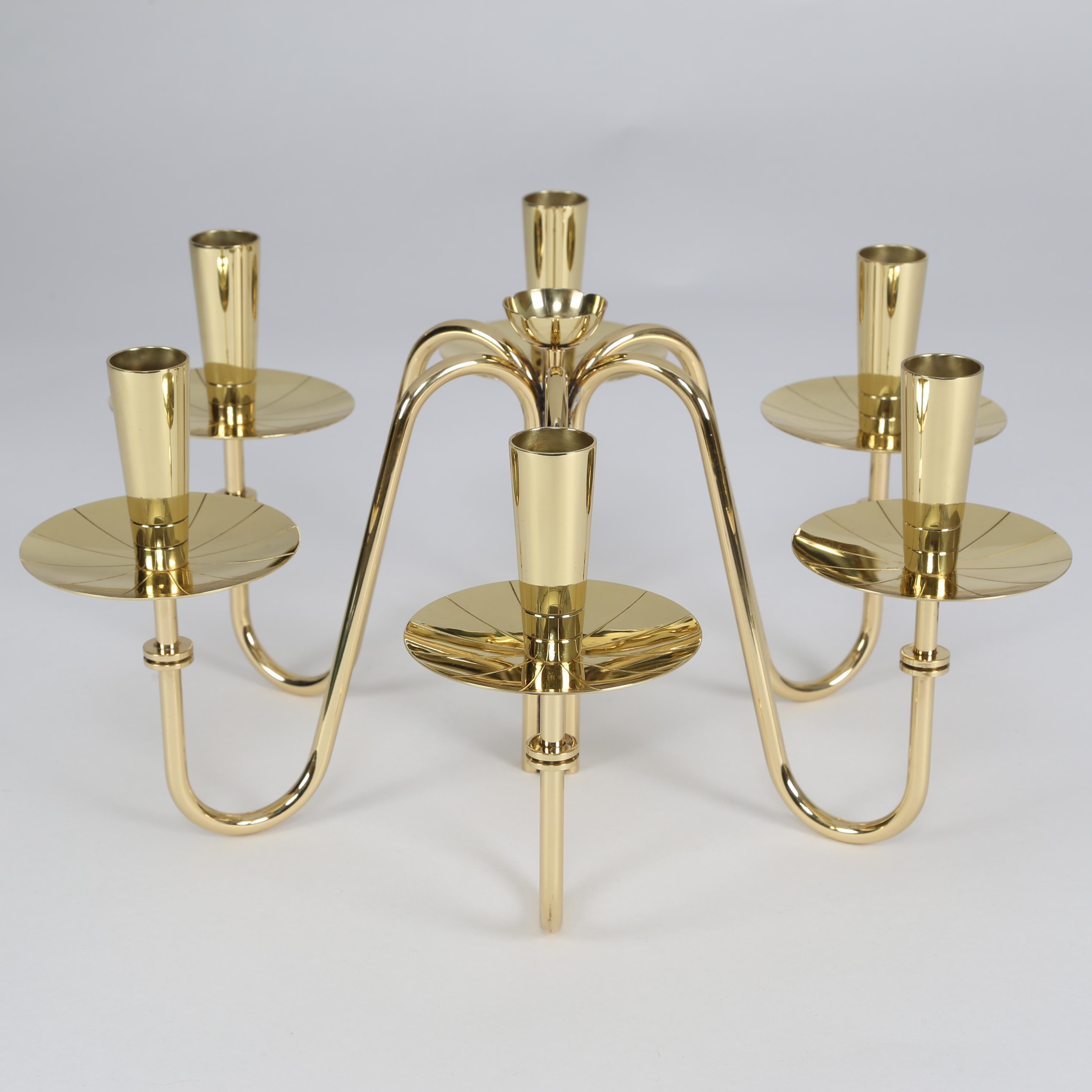 Pair of table top candelabra in polished brass, each one like a flower holding 6 candles, with incised radiating lines in the bobeches, by Tommi Parzinger for Dorlyn Silversmiths, American 1950s. These forms with 6 candles are rare.
