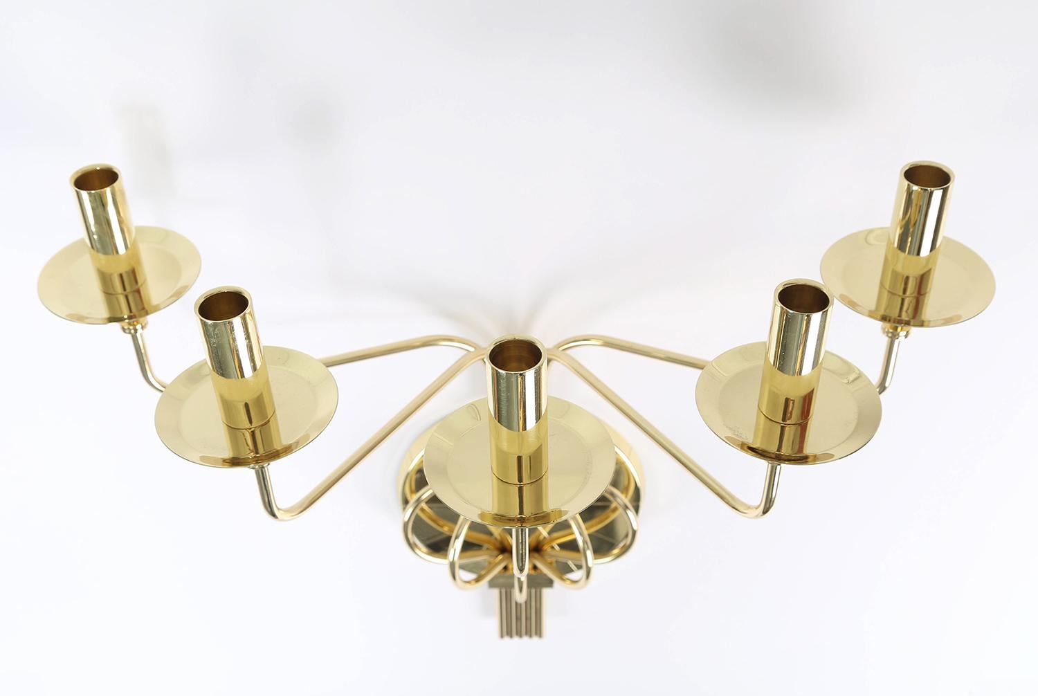 American Tommi Parzinger Pair of Impressive 5 Arm Wall Sconces in Polished Brass, 1950s For Sale