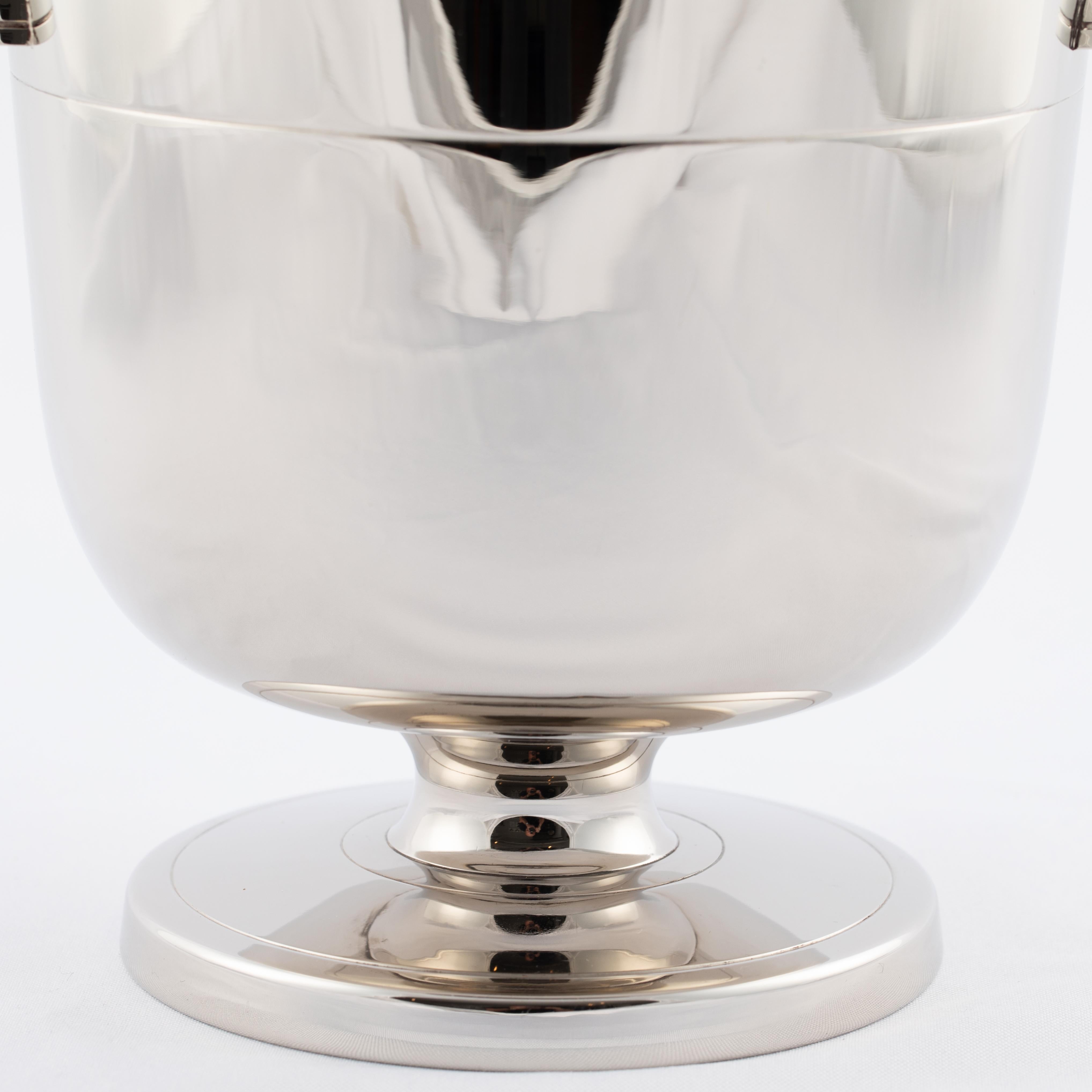Tommi Parzinger Polished-Nickel Ice Bucket, circa 1950s In Good Condition For Sale In Brooklyn, NY