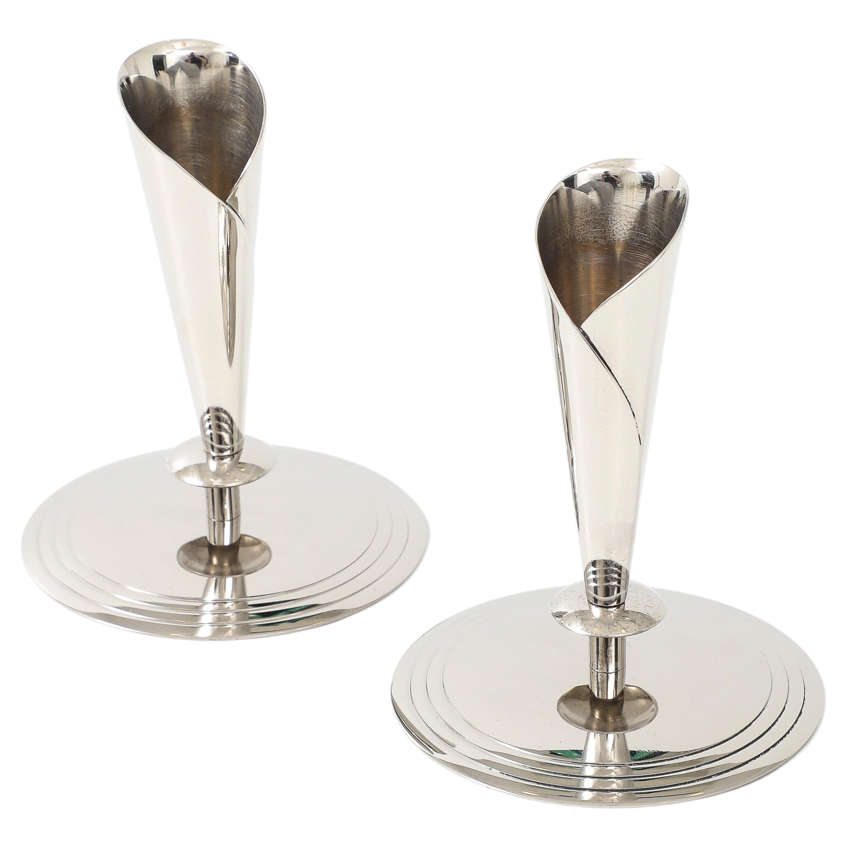 Tommi Parzinger Candelabros de níquel pulido Lily en venta