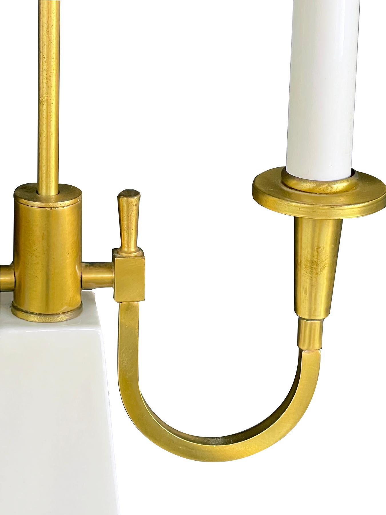 Américain Tommi Parzinger Style 1950 Lampe à deux lumières en laiton et céramique Bouilotte en vente