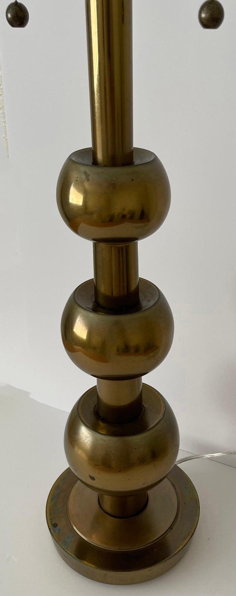 Moderne Lampe boule en laiton de style Tommi Parzinger par Stiffel en vente