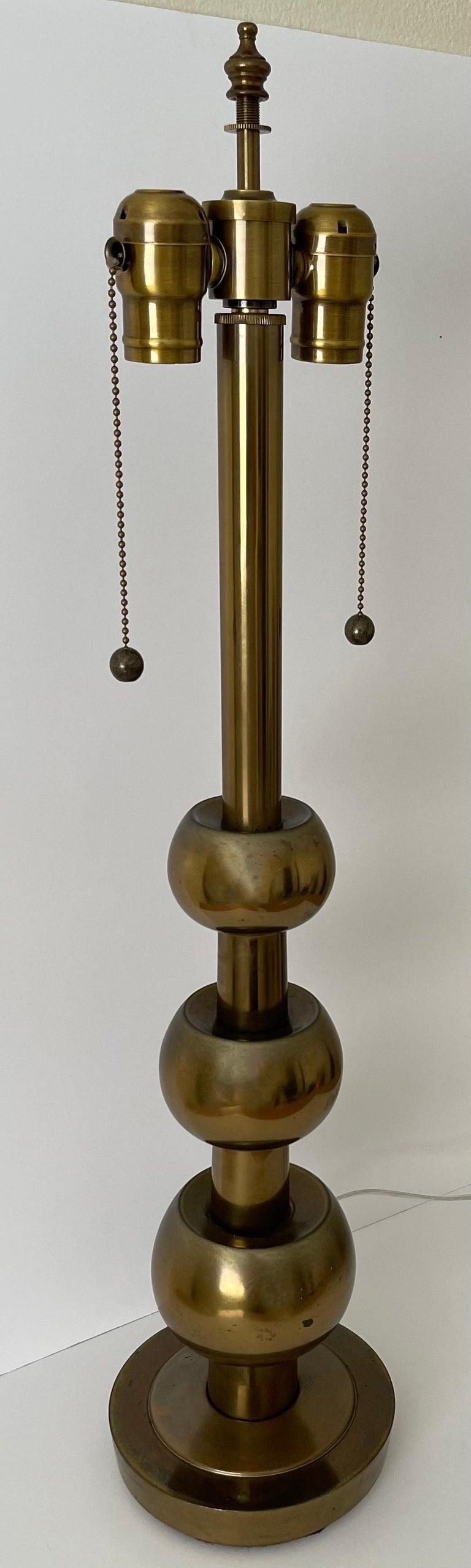 Fin du 20e siècle Lampe boule en laiton de style Tommi Parzinger par Stiffel en vente