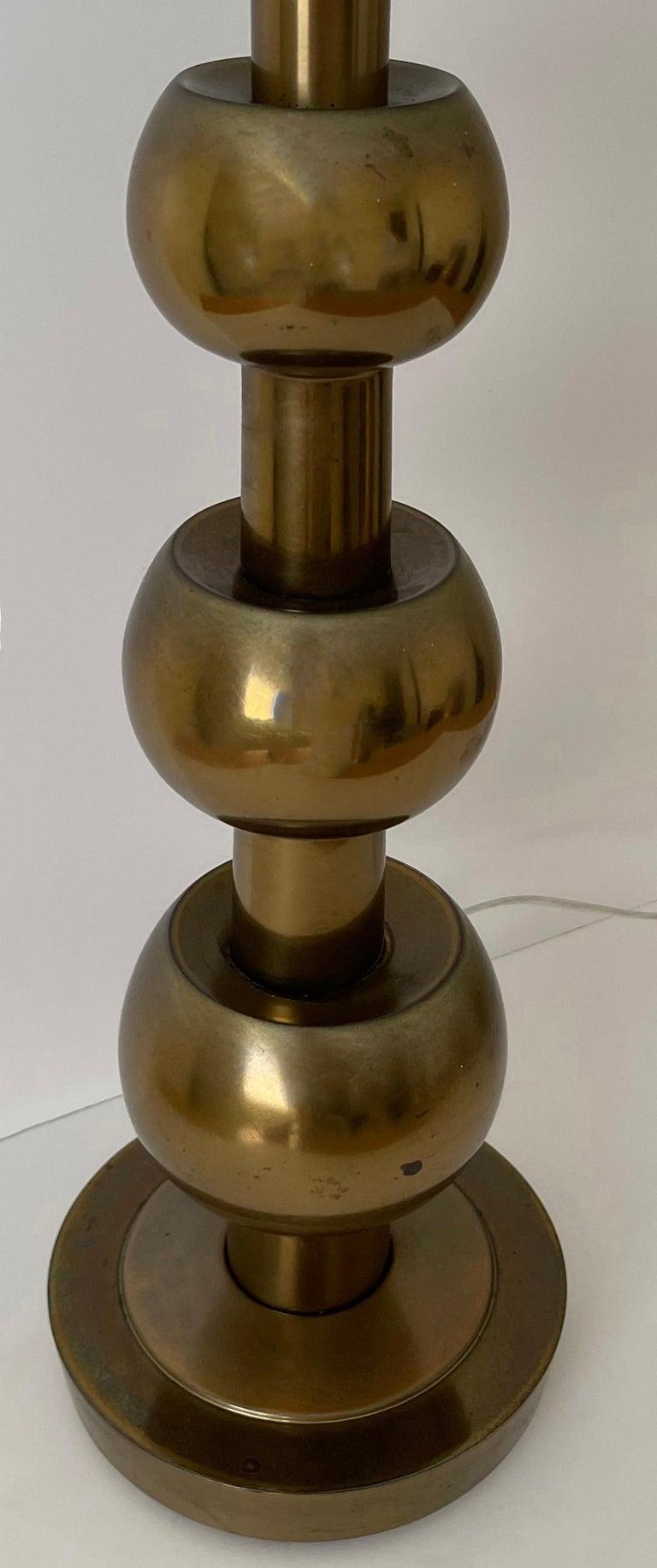 Laiton Lampe boule en laiton de style Tommi Parzinger par Stiffel en vente