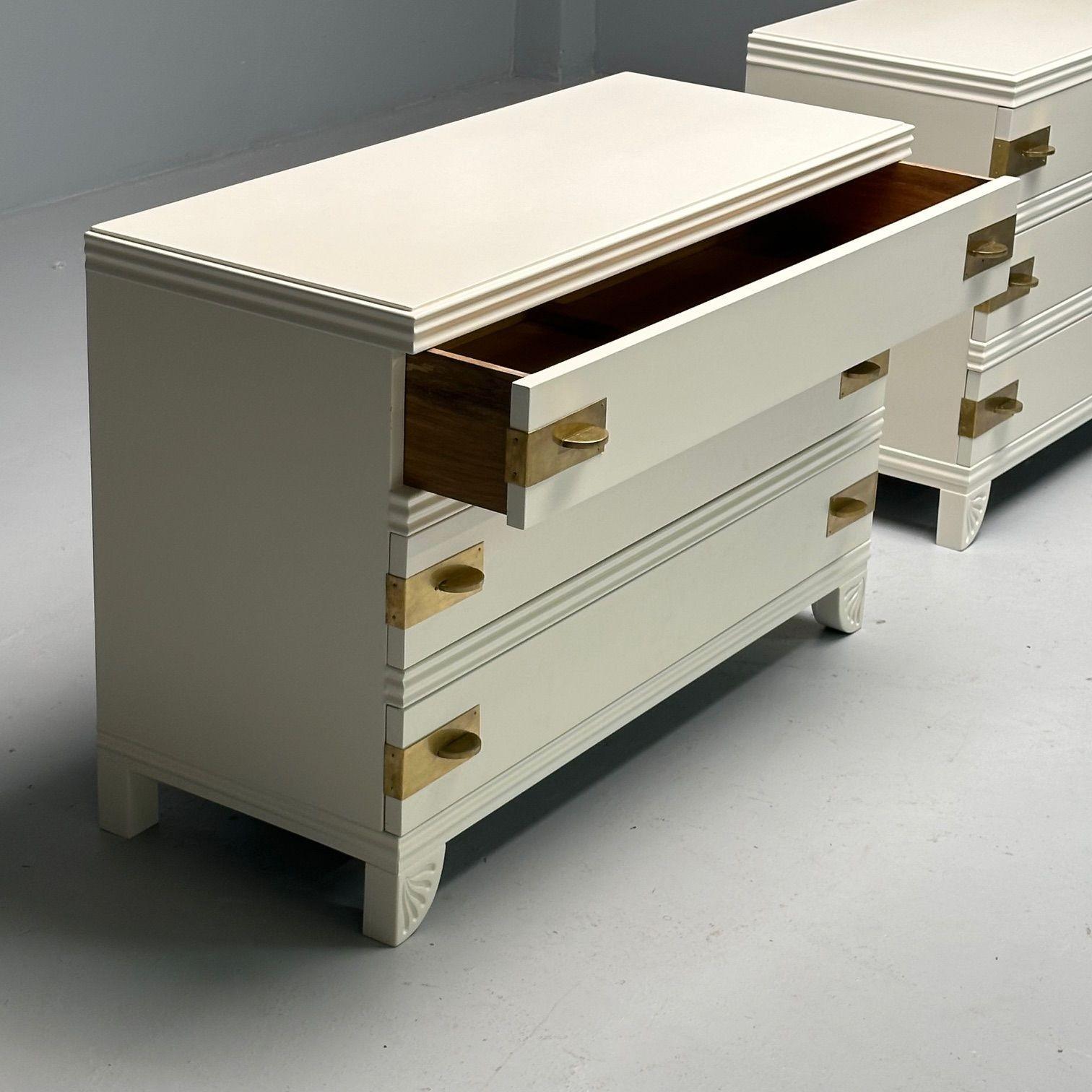XXI secolo e contemporaneo Stile Tommi Parzinger, Mid-Century Modern, Armadi, Vernice bianca, Bronzo in vendita