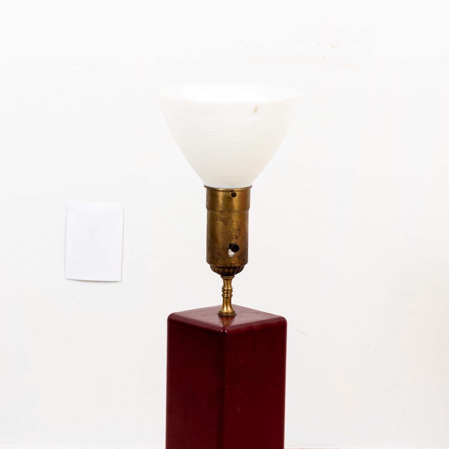 Tommi Parzinger Style Red Leather Table Lamp In Good Condition For Sale In Stamford, CT