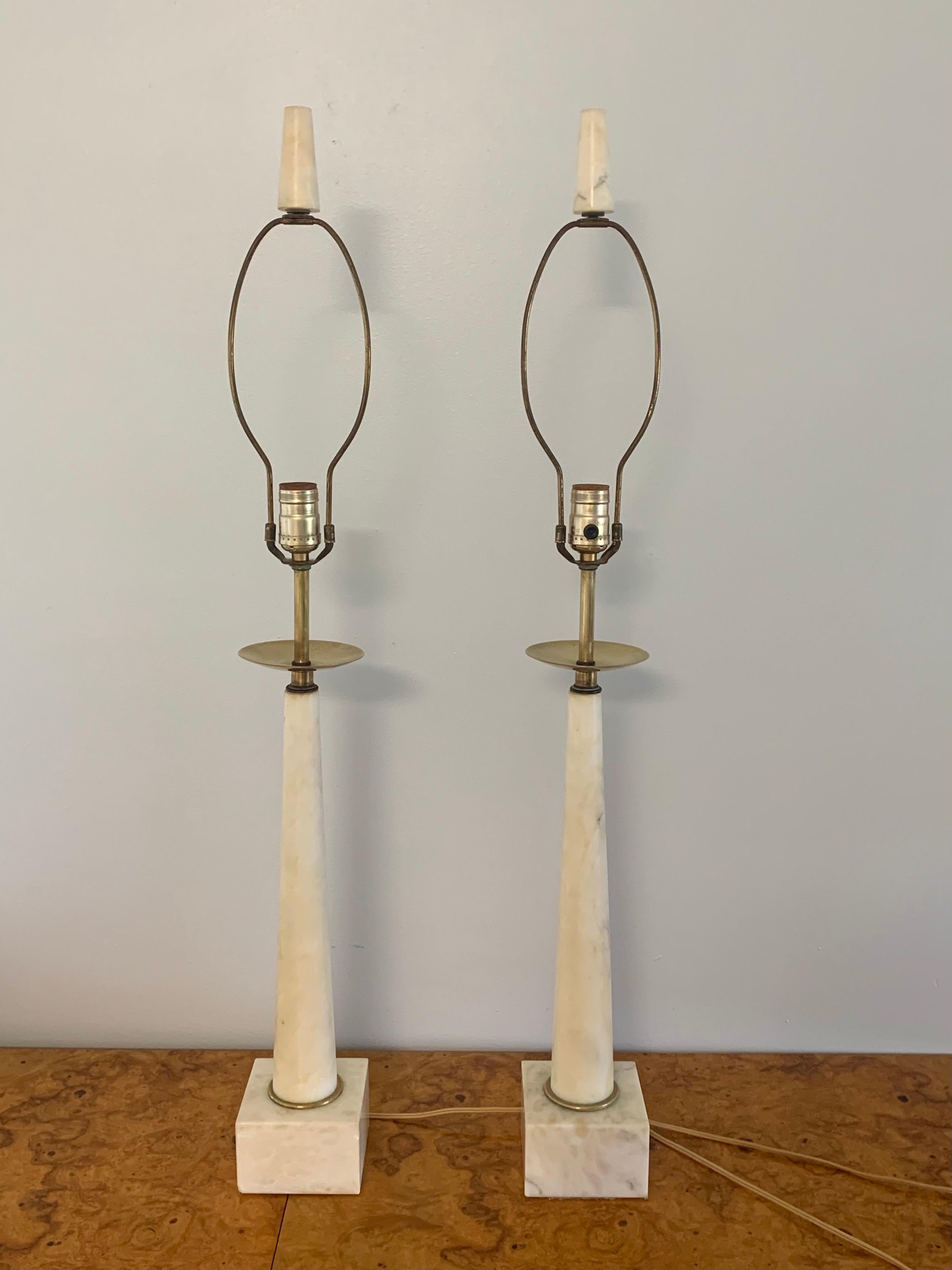 Hollywood Regency Tommi Parzinger Style Table Lamps in Marble and Brass, a Pair
