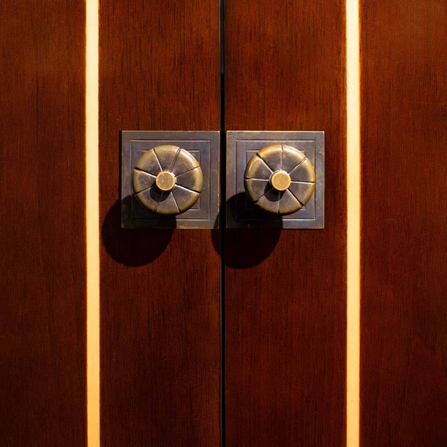 Hand-Crafted Tommi Parzinger Superb Illuminated Bar Cabinet with Inlays 1950s (Signed) For Sale
