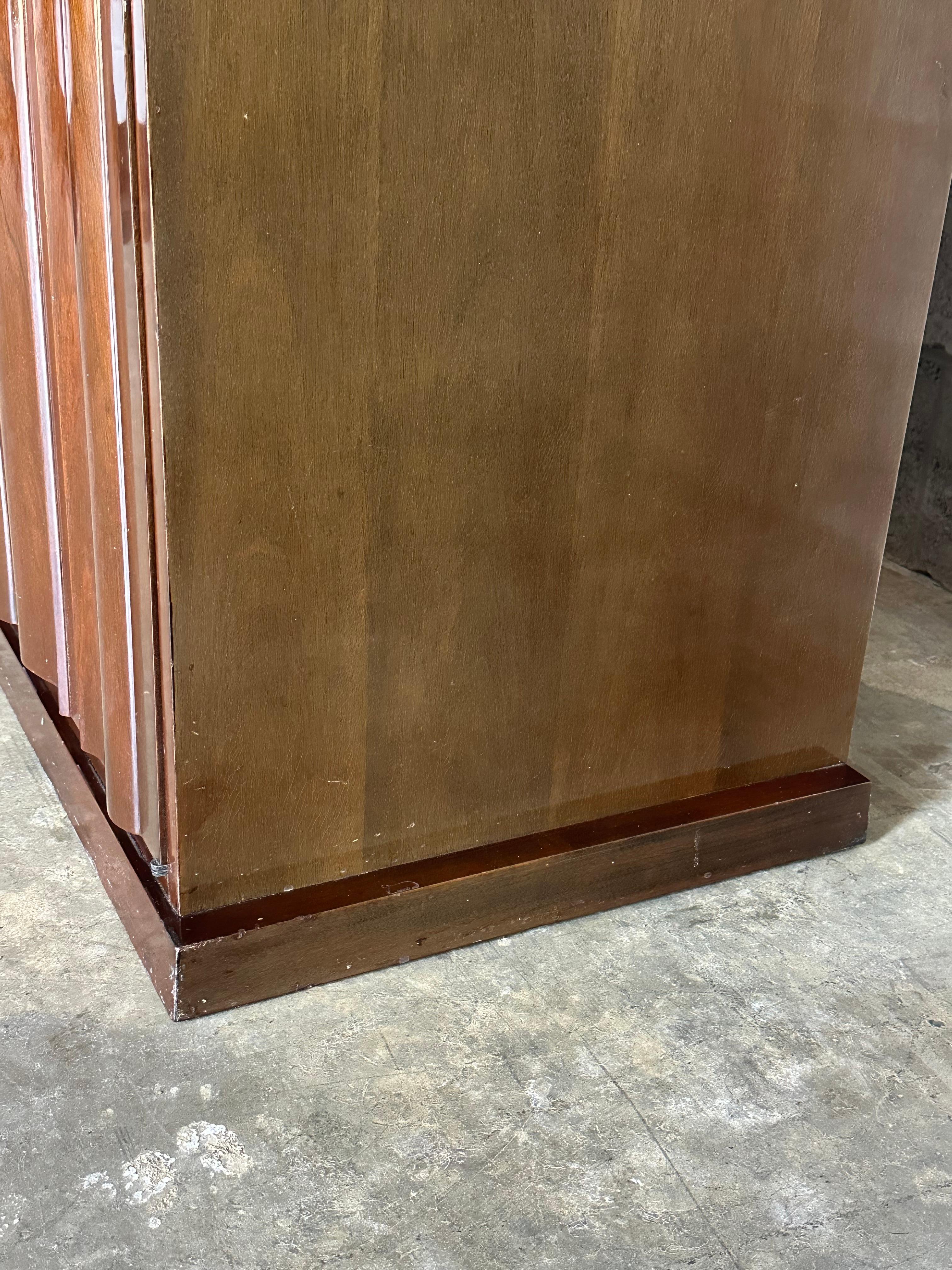 Grande armoire de bar éclairée Tommi Parzinger pour Parzinger Originals en vente 10