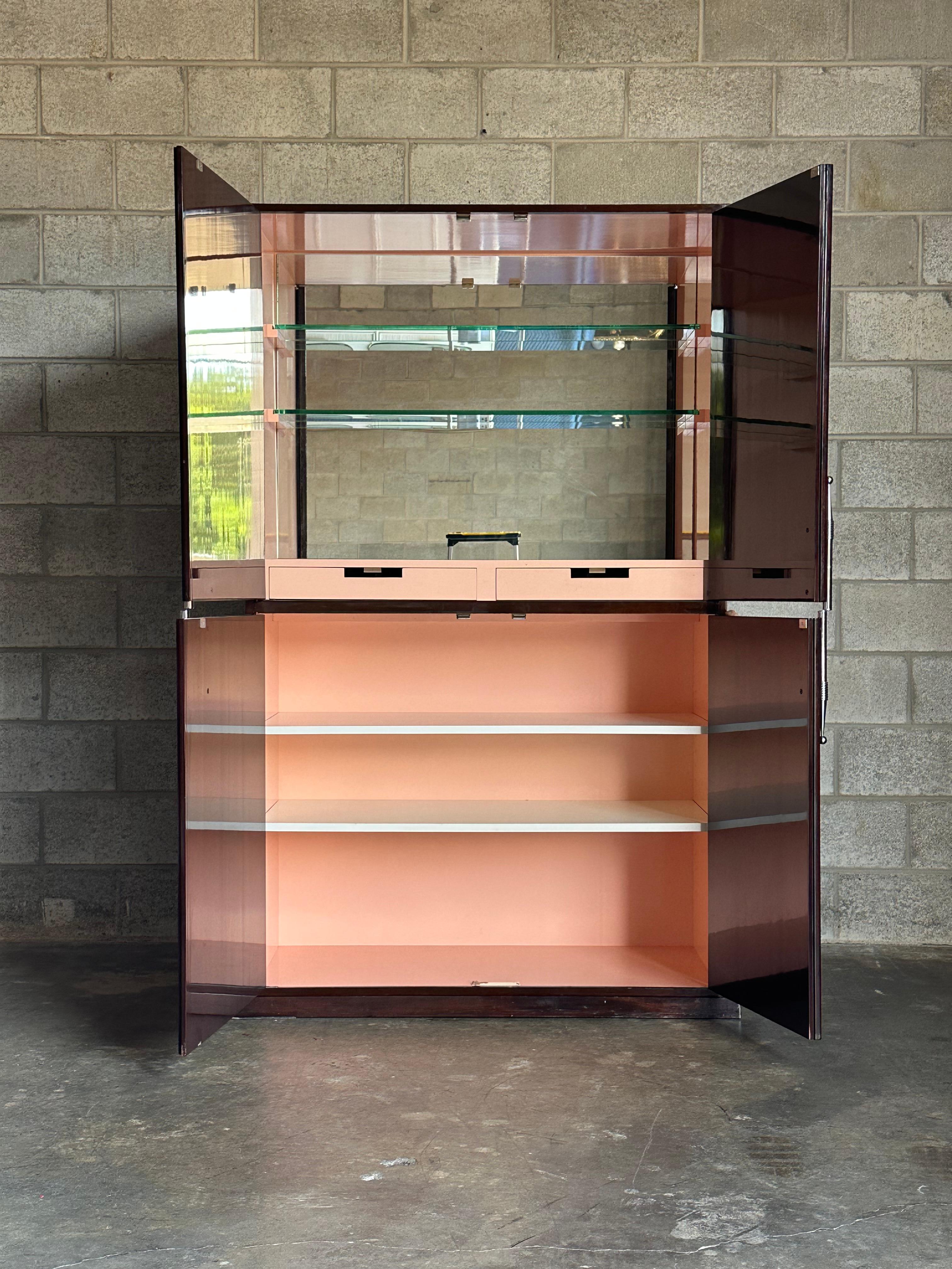 Américain Grande armoire de bar éclairée Tommi Parzinger pour Parzinger Originals en vente
