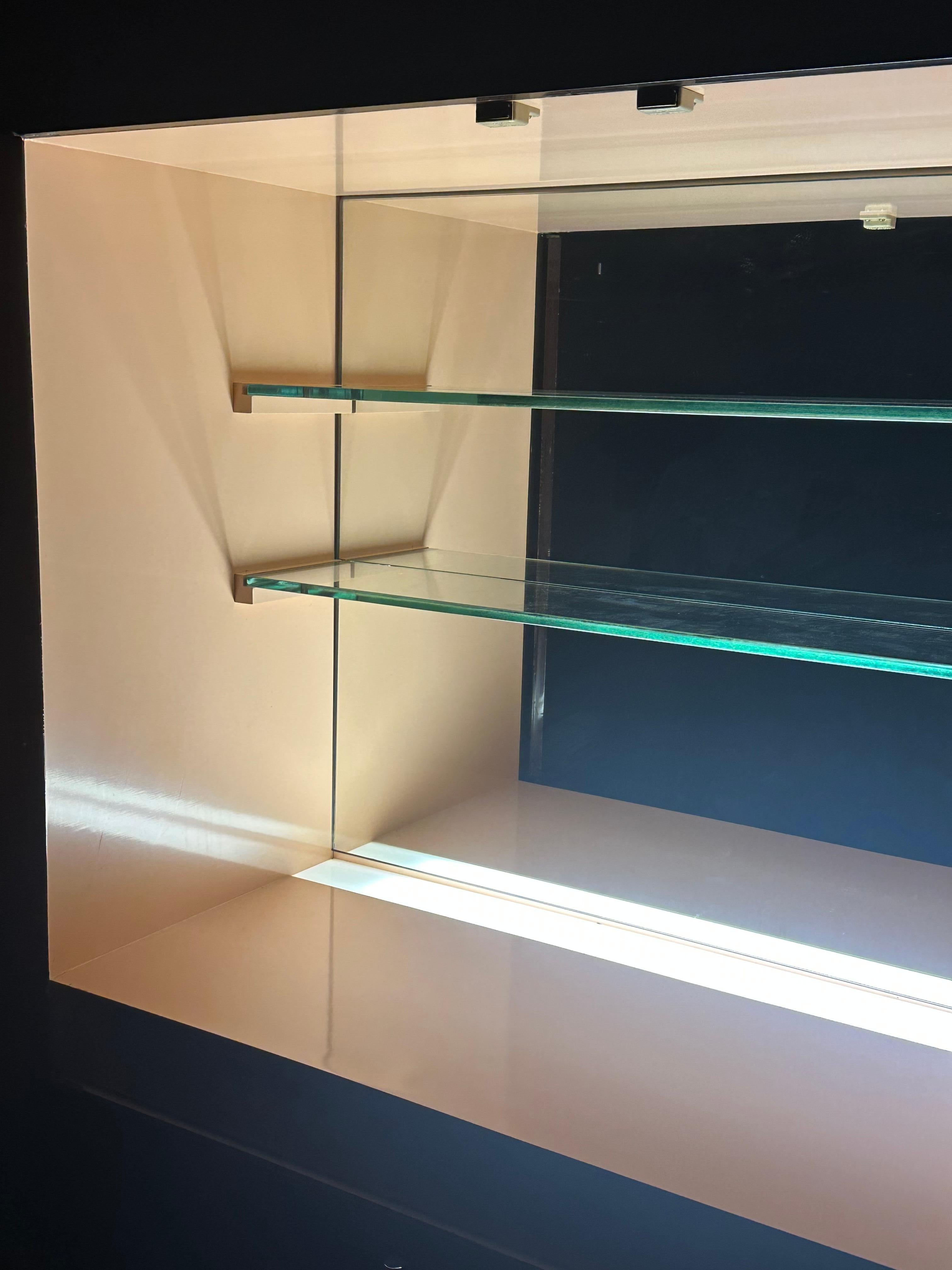 Grande armoire de bar éclairée Tommi Parzinger pour Parzinger Originals en vente 2