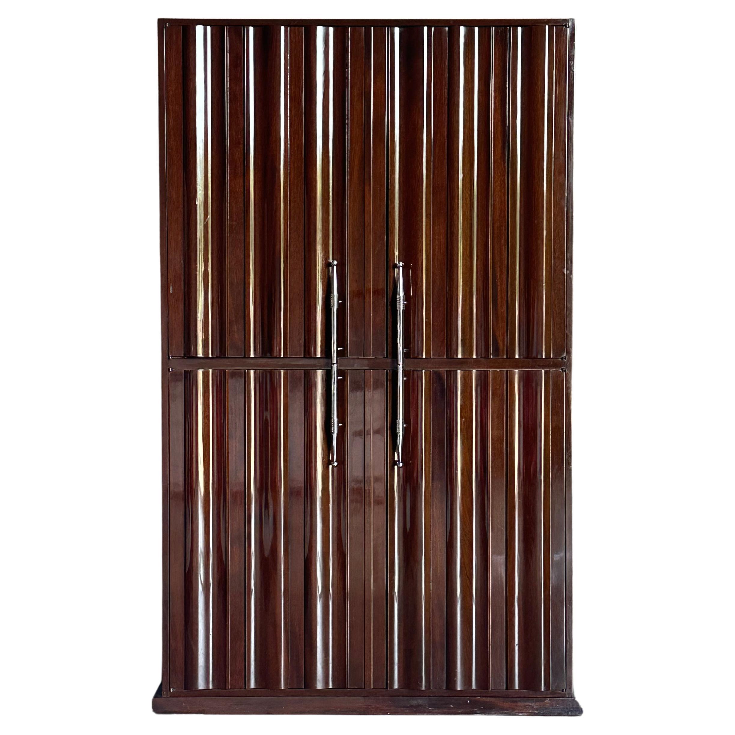 Grande armoire de bar éclairée Tommi Parzinger pour Parzinger Originals