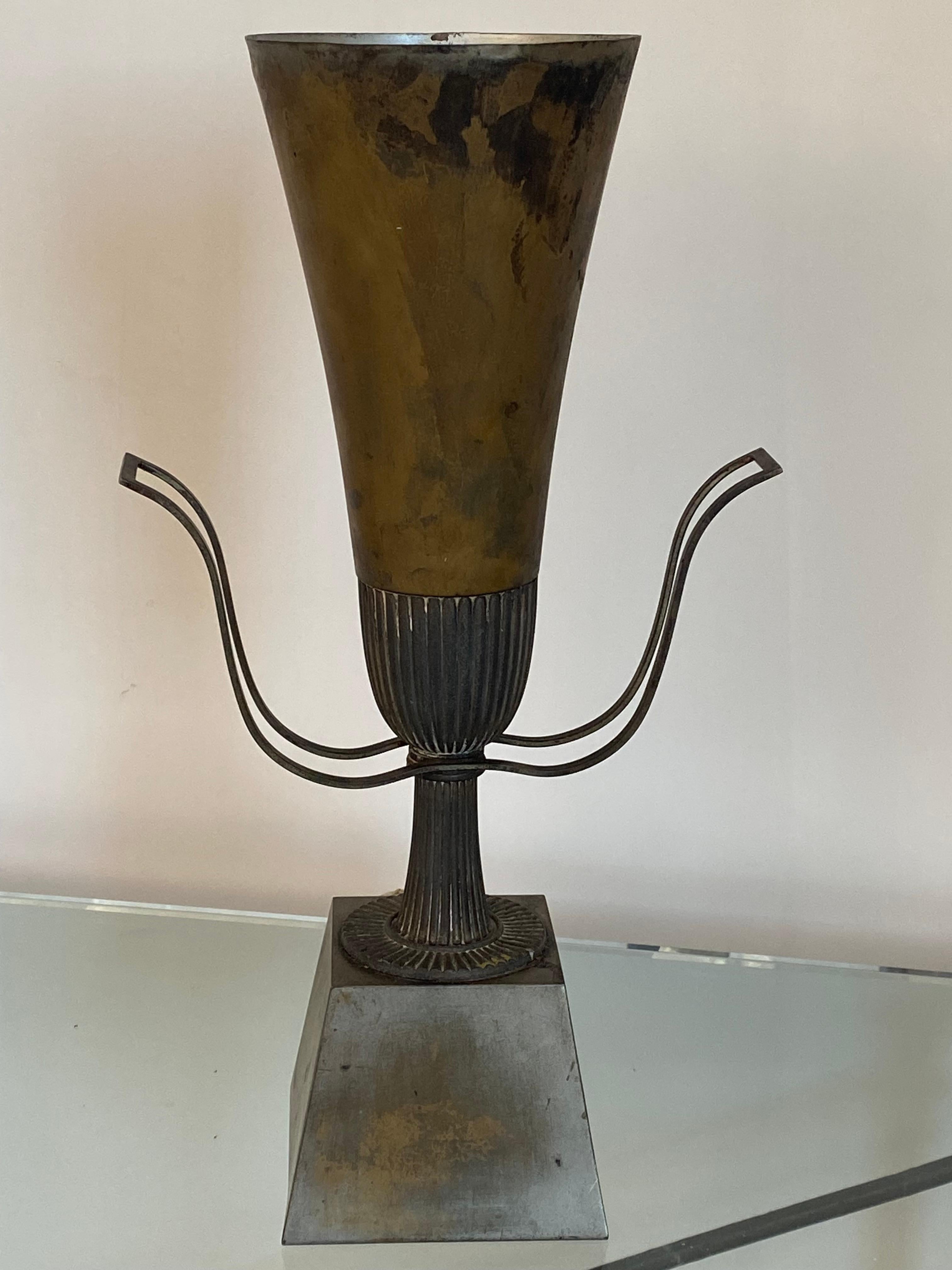 Lámpara urna Tommi Parzinger en Bueno estado para la venta en Round Top, TX