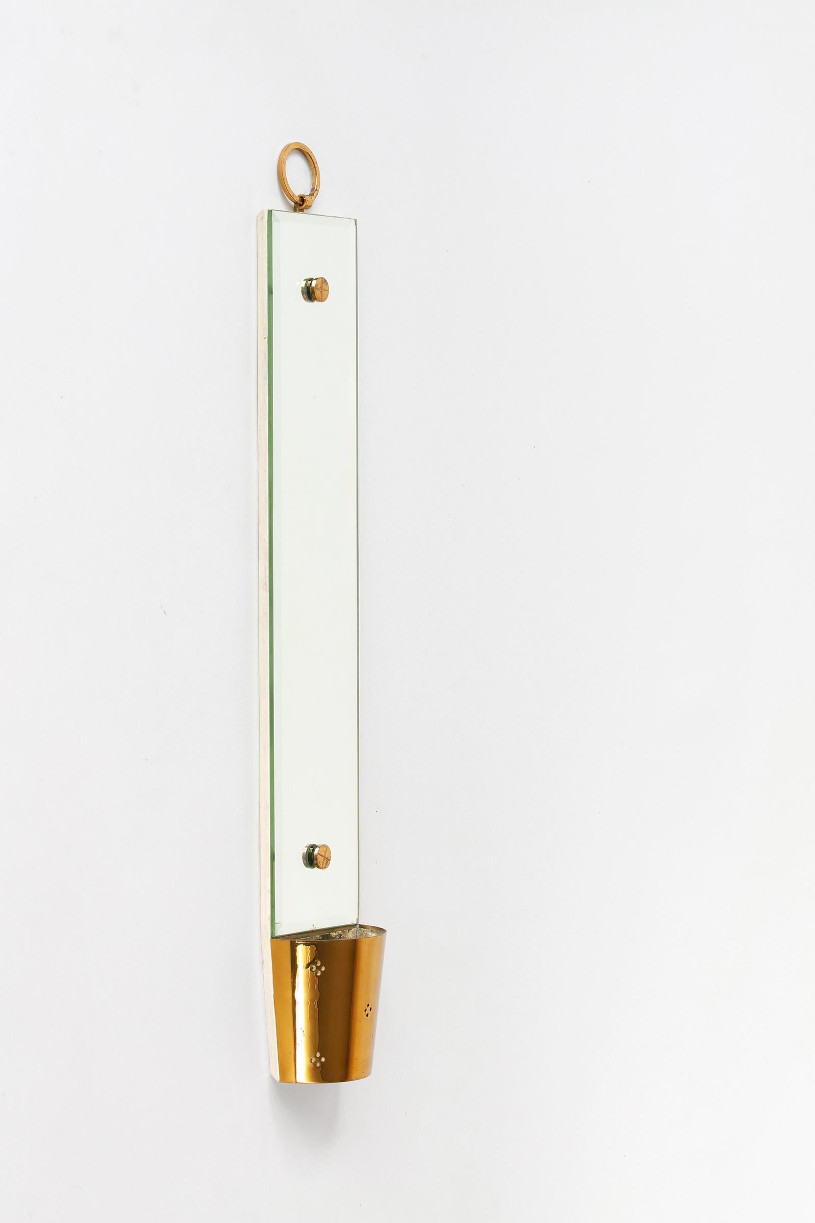 For your consideration is this mid-century modern mirror with planter by Tommi Parzinger. The mirrored glass has beveled edges, is mounted on wood with original white finish and is secured by Parzinger's distinctive x-motif brass hardware. The brass
