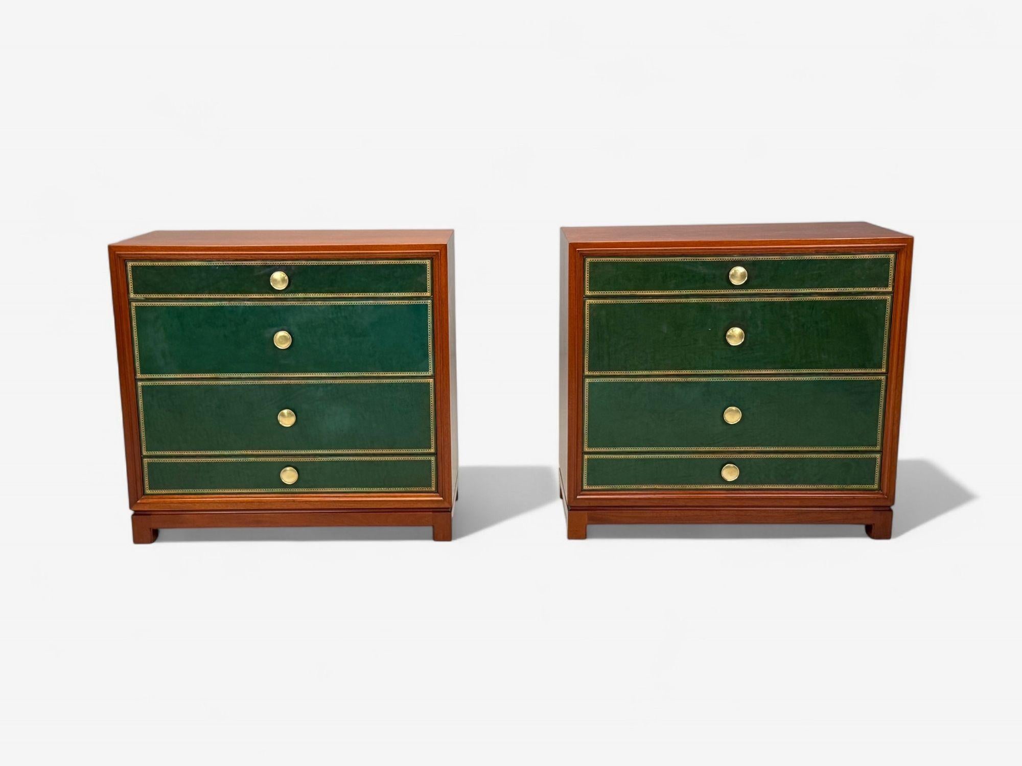 Tommi Parzinger, Madera, Latón, Cuero verde, Cómodas, EE.UU., Años 50 Moderno de mediados de siglo en venta