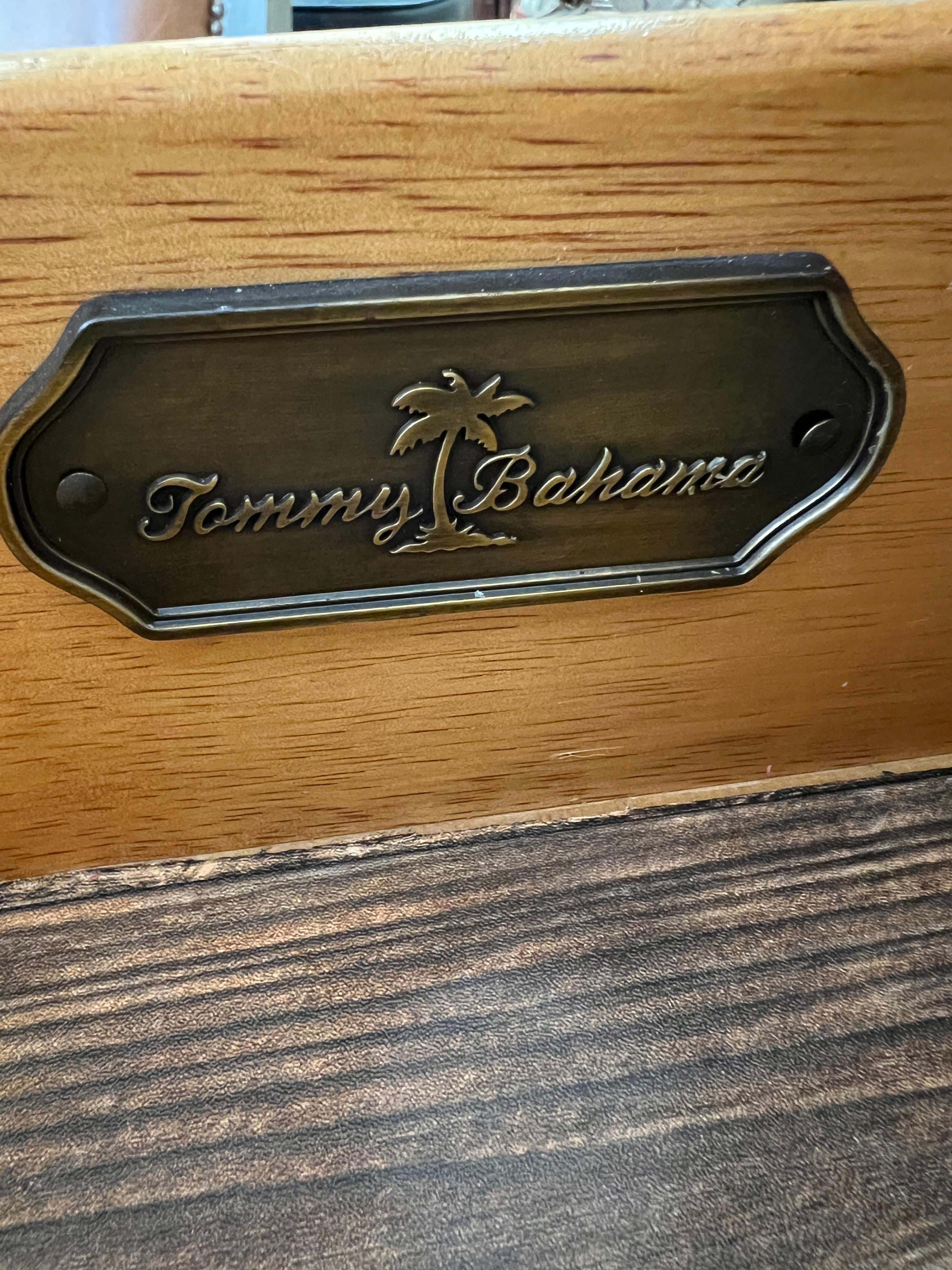 Aparador/Credenza Woven Reed de Tommy Bahama en venta 6