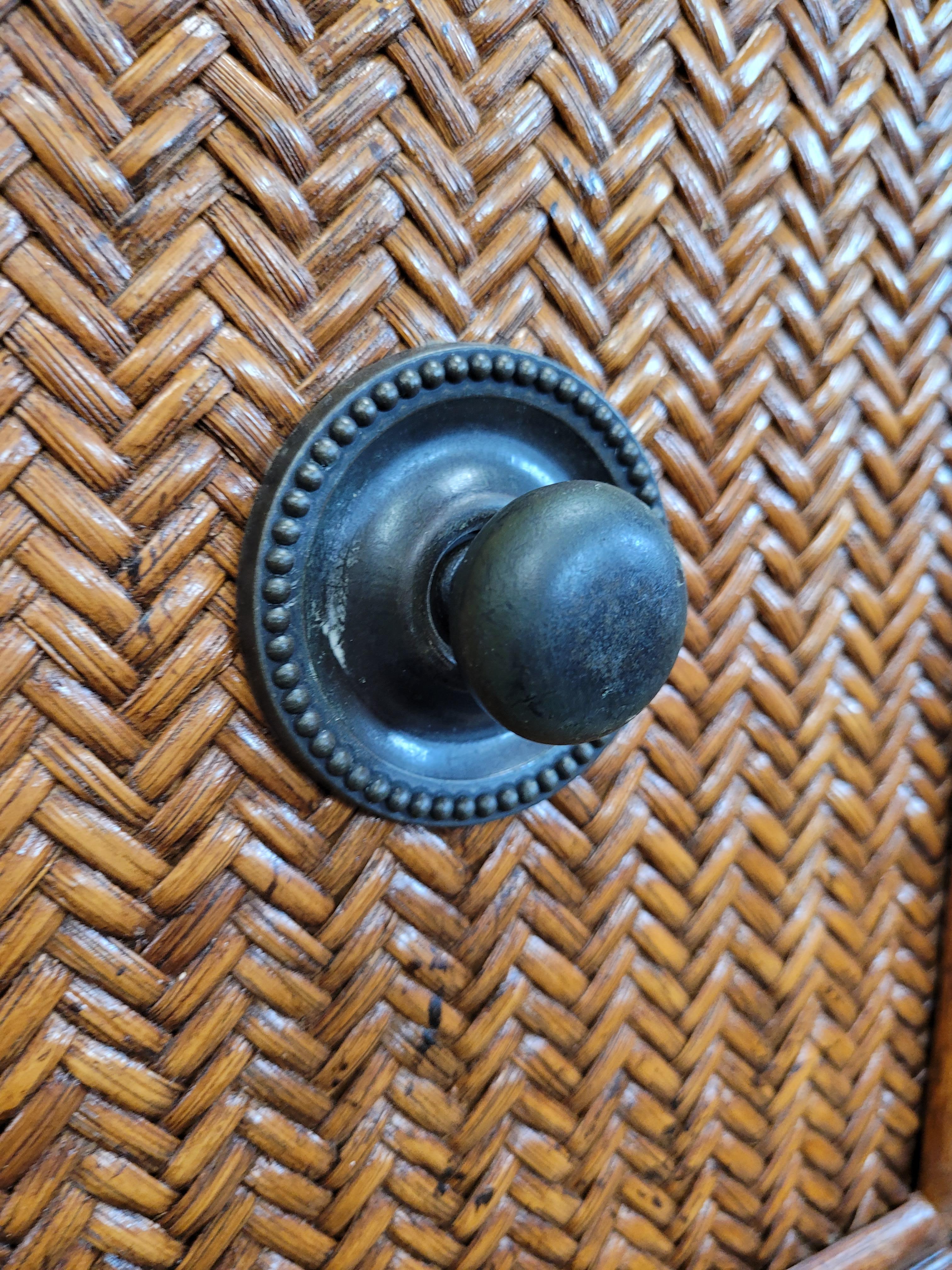 Aparador/Credenza Woven Reed de Tommy Bahama en venta 1