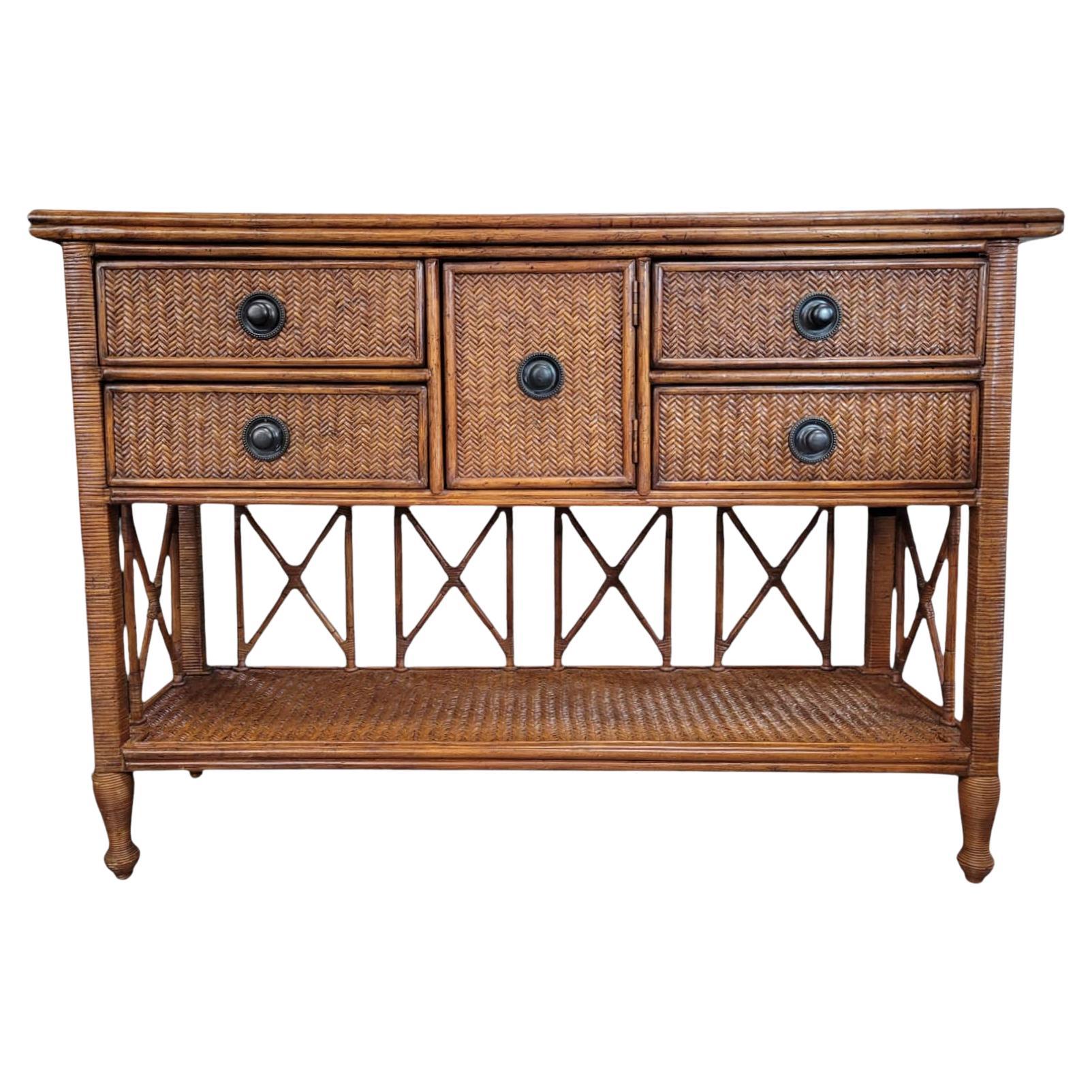 Aparador/Credenza Woven Reed de Tommy Bahama en venta