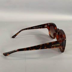 TOMMY HILFIGER Braune Sonnenbrille mit Schildpatt