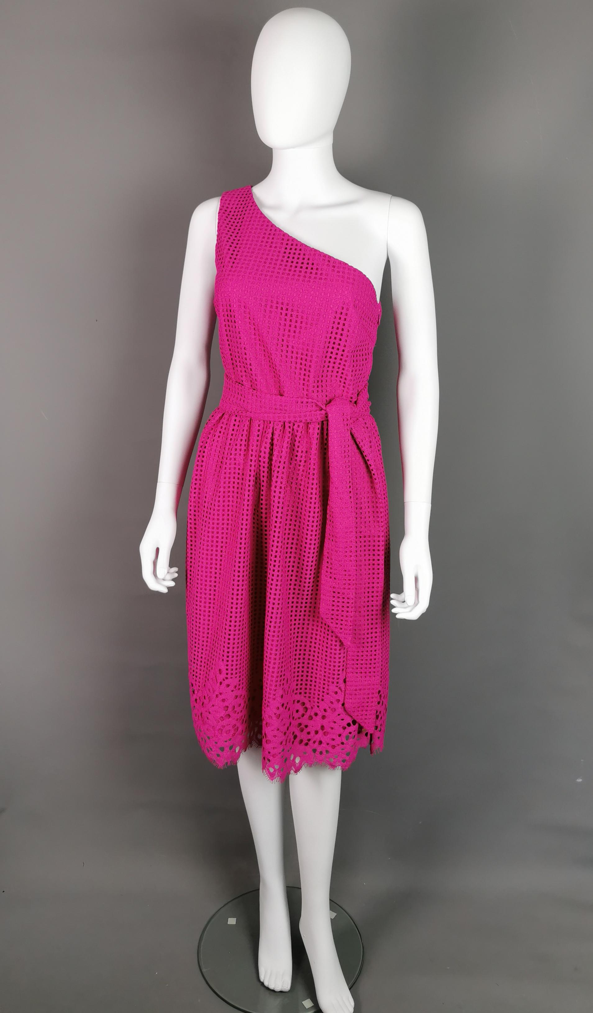 A gorgeous Tommy Hilfiger Helena one shoulder dress.

Pretty Entredeux lace made of stretch nylon in a magenta pink colour.

It is fully lined and has a tie waist belt.

This item still has the original tags and does not appear to have been worn.

A