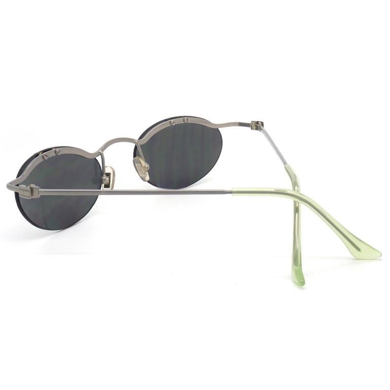 Ovale Vintage-Sonnenbrille von Tommy Hilfiger mit Spiegel im Angebot bei  1stDibs