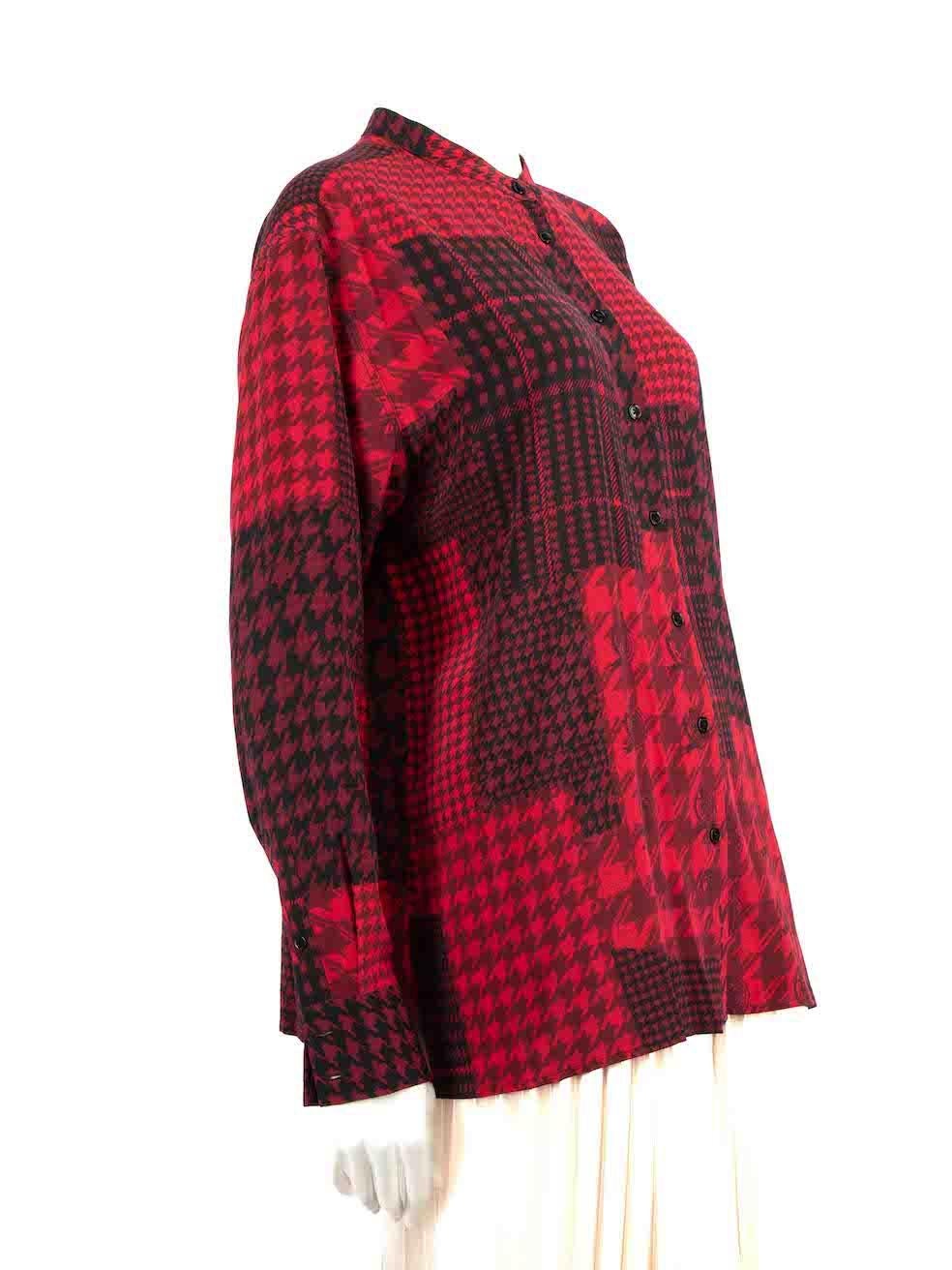 CONDITION is Very good. Hardly any visible wear to shirt is evident. Care label has been removed on this used Tommy Hilfiger designer resale item.
 
 Details
 Red
 Synthetic
 Shirt
 Houndstooth pattern
 Long sleeves
 Button up fastening
 Buttoned