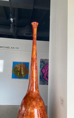 Récipient orange en forme de flûte éstrusque contemporain