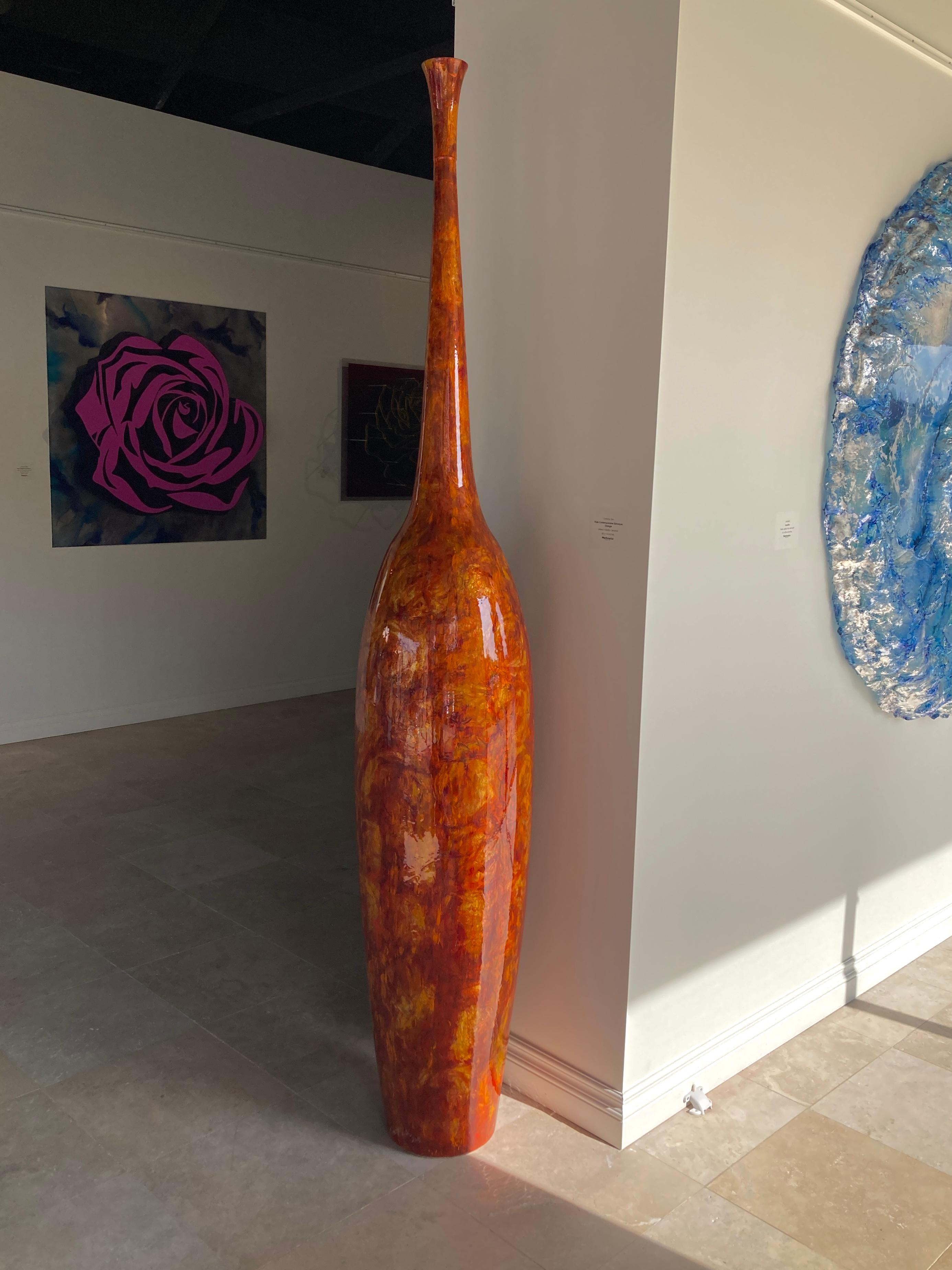 Tommy Zen Abstract Sculpture – Flute Contemporaine Estrusque, orangefarbenes Gefäß