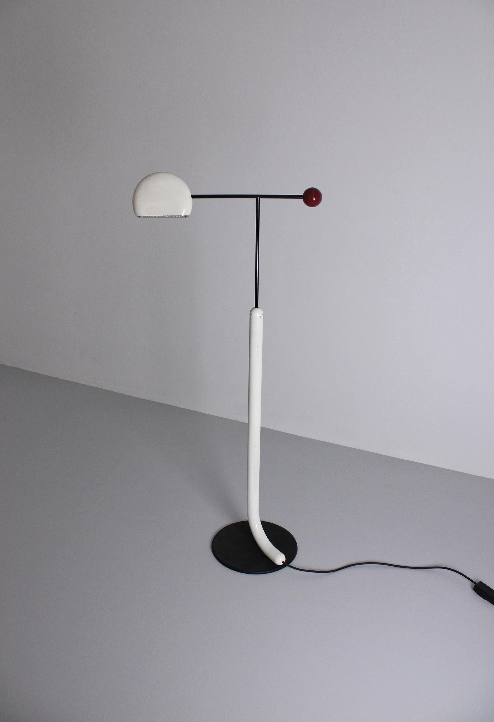 Tomo floor lamp, designed by the Japanese Kita Toshiyuki in 1984. Produced by Italian lighting manufacturer Luci Illuminazione in Milan during the second half of the 1980s. The lamp was offered in various colors. This version features a white