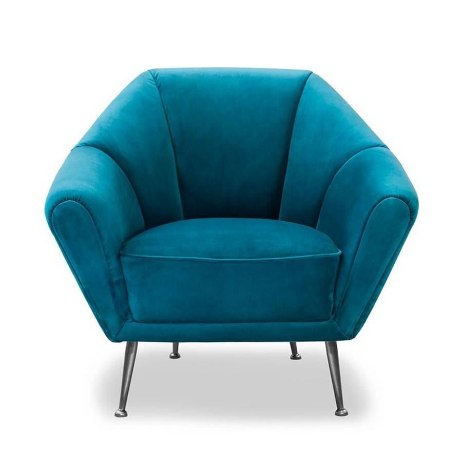 Armchair Tomy with solid wood structure
upholstered and covered with aqua blue
velvet fabric. With satinated steel feet.
 