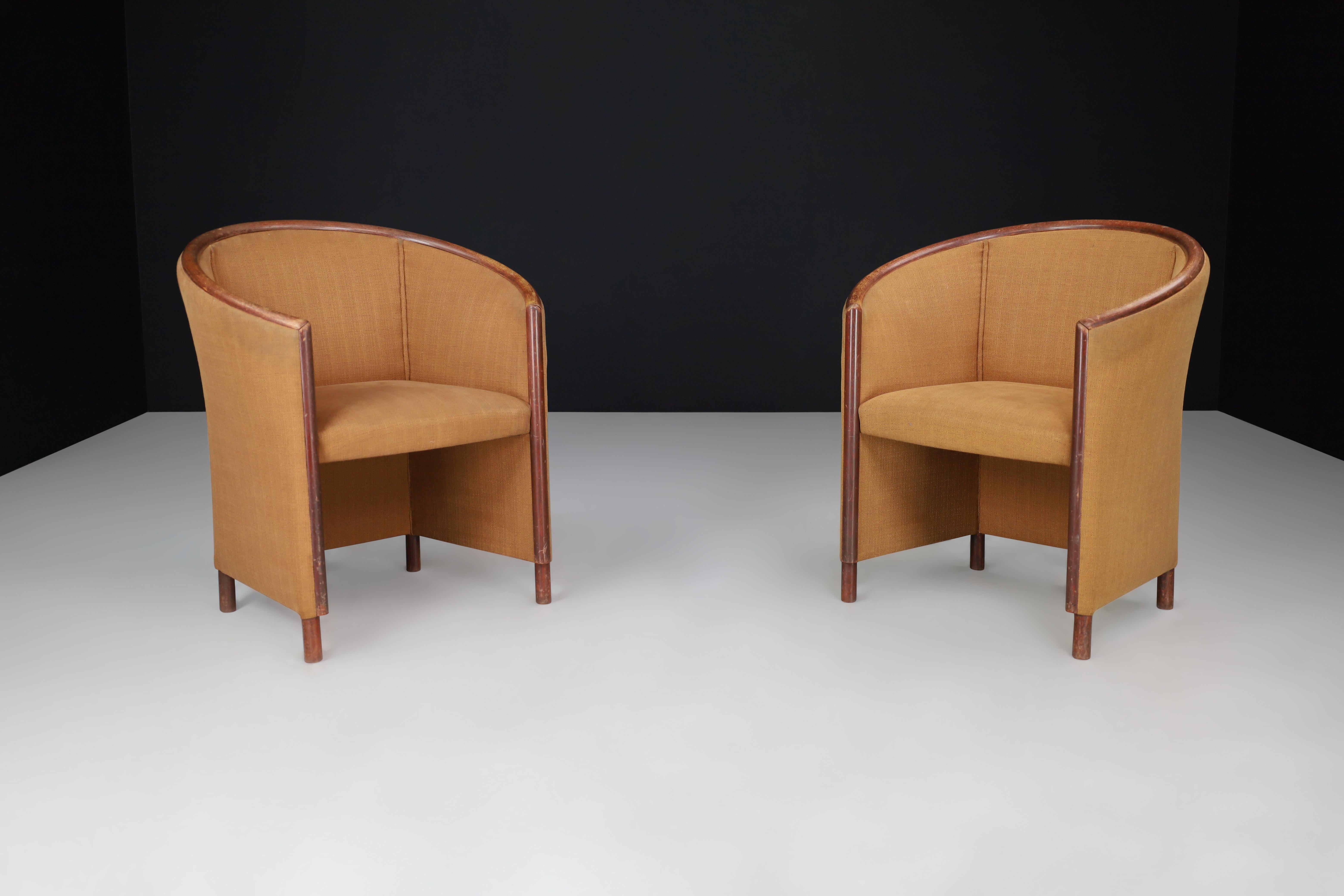 Ton Armchairs or Club chairs in Bentwood and Camel Upholstery Czech Republic 1970s

Ton in the Czech Republic manufactured this set of elegant armchairs or club chairs from the 1970s. The chairs feature a beautiful bentwood frame and camel