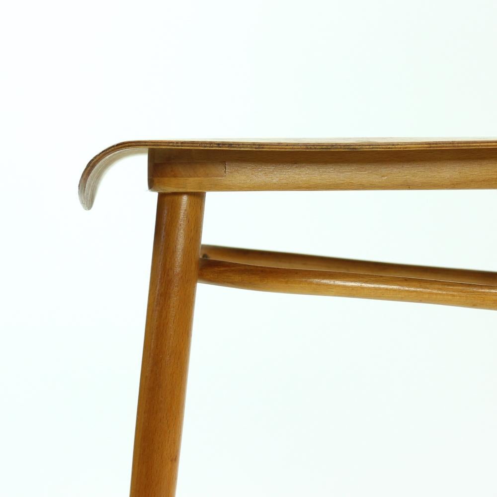 Ton Kitchen Chairs in Blond Wood Finish, Czechoslovakia, circa 1960 For Sale 1