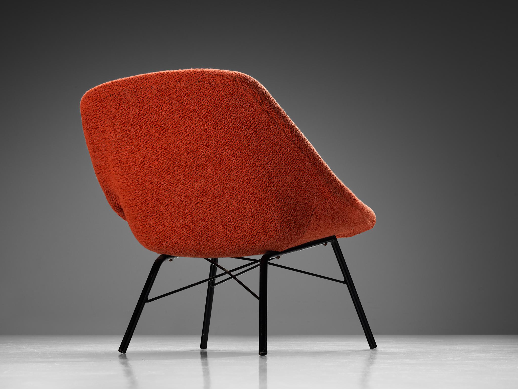 Magda Sépová for TON, lounge chair, fiberglass, fabric, coated steel, Czechoslovakia, 1962

This armchair by Magda Sépová embraces the aesthetic sensibility that prevailed in the 1950s and 1960s. The corpus embodies a dynamic appearance that, for