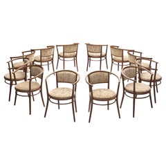 Ton Ensemble de douze fauteuils en bois courbé avec rembourrage en tissu