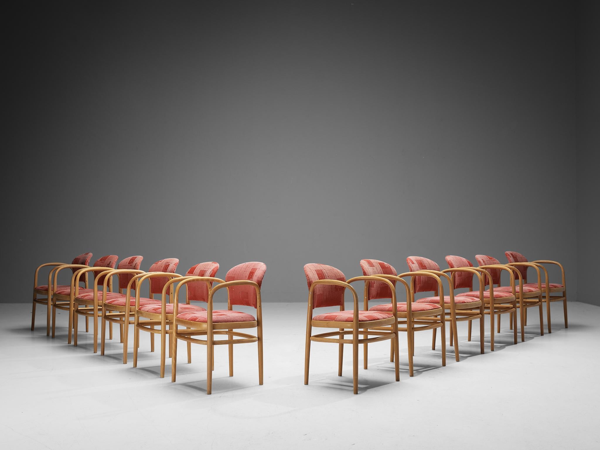 Ton Ensemble de douze fauteuils en bois courbé avec tapisserie rouge  en vente 3