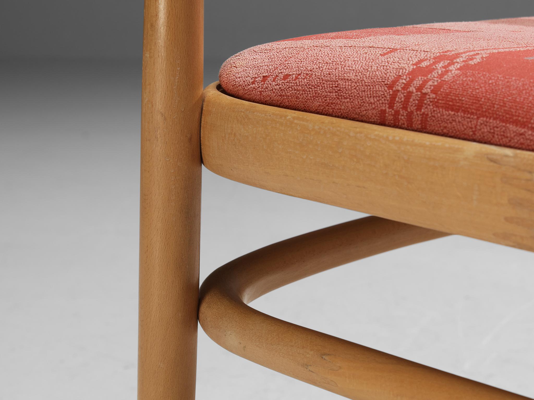 Ton Ensemble de douze fauteuils en bois courbé avec tapisserie rouge  en vente 6