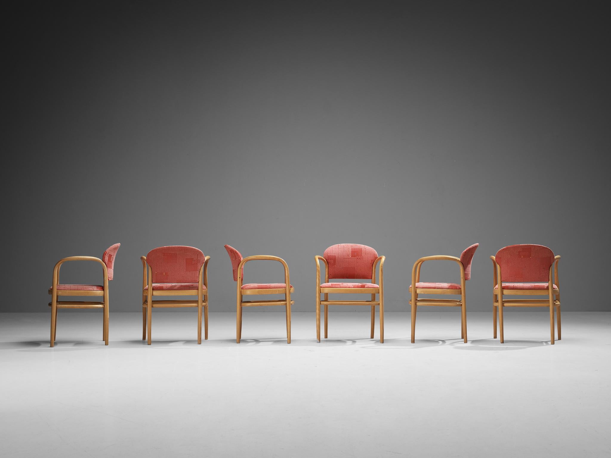 Mid-Century Modern Ton Ensemble de douze fauteuils en bois courbé avec tapisserie rouge  en vente