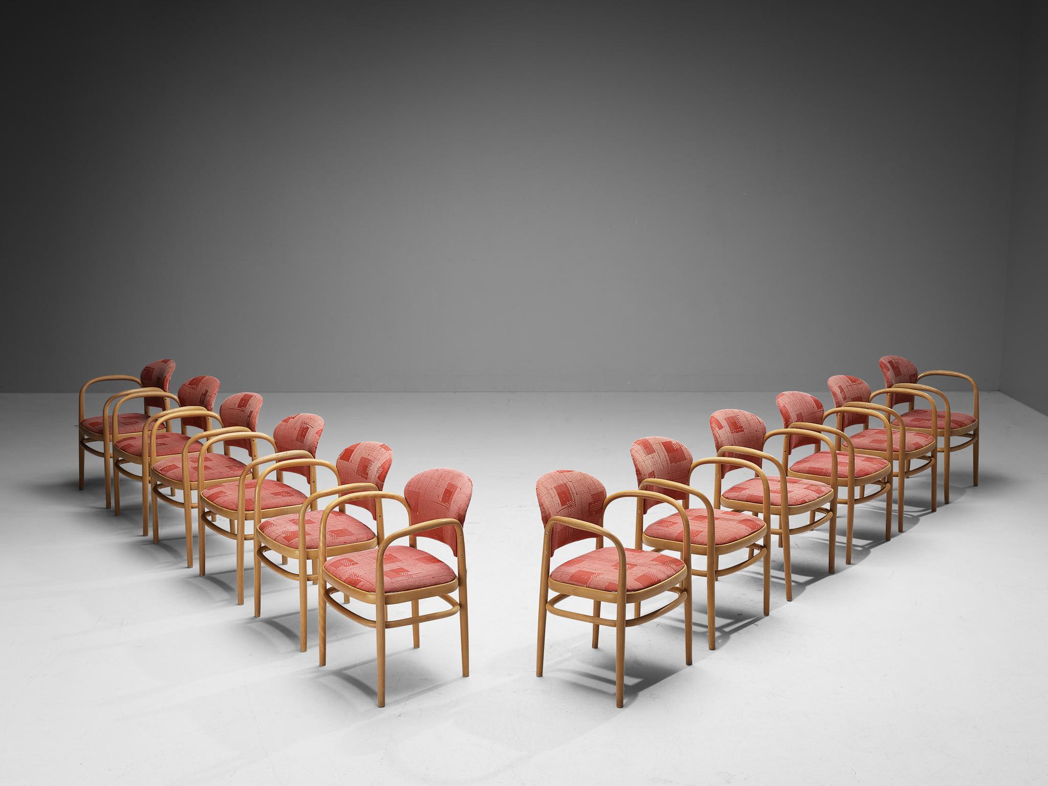Ton Ensemble de douze fauteuils en bois courbé avec tapisserie rouge  Bon état - En vente à Waalwijk, NL