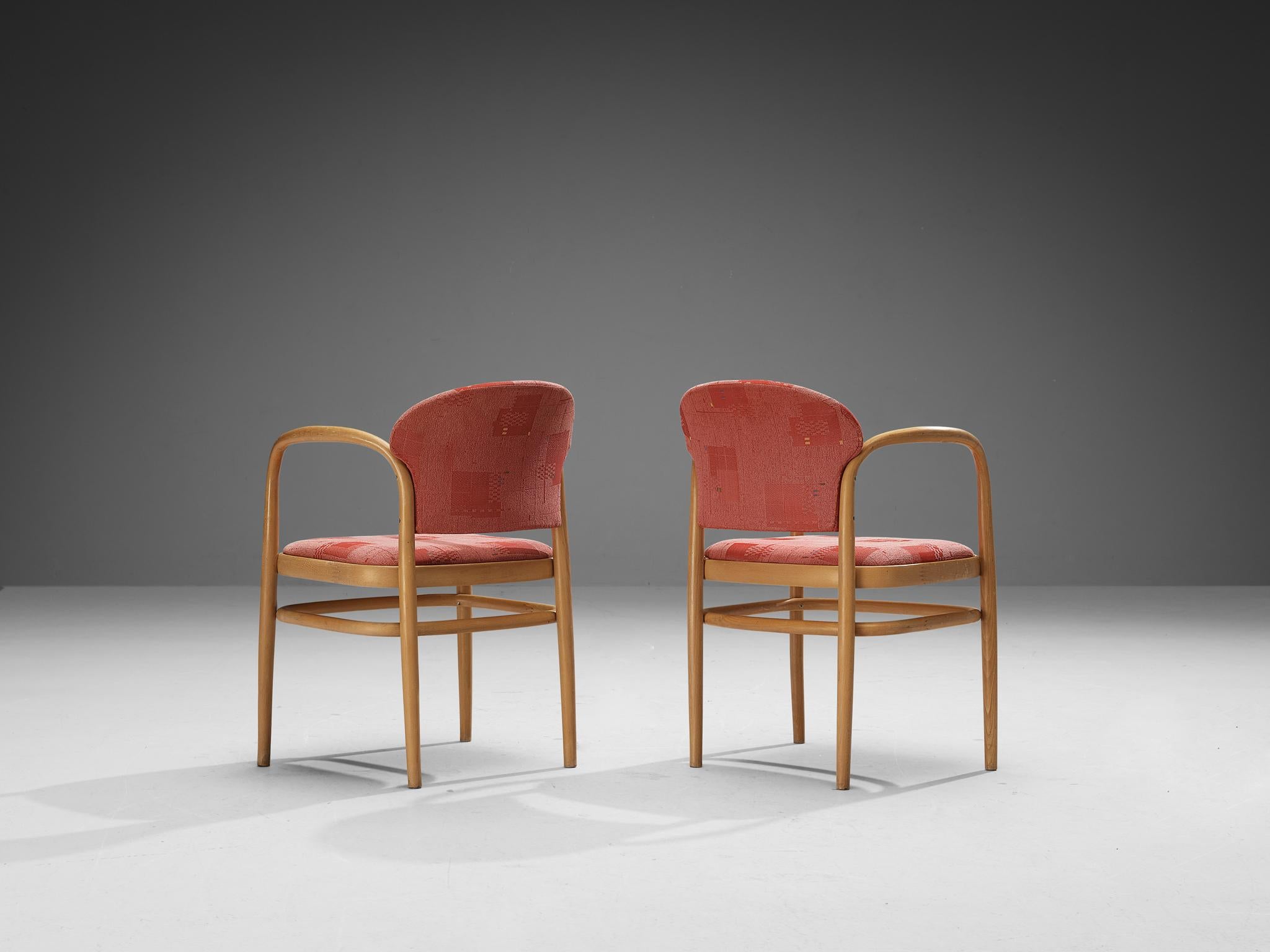 Milieu du XXe siècle Ton Ensemble de douze fauteuils en bois courbé avec tapisserie rouge  en vente